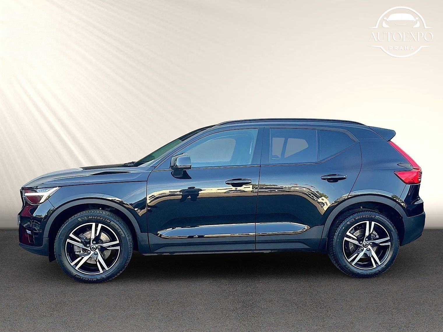 Volvo XC40, B3 DKG +Dark*LED*PANORAMA - fotka 3