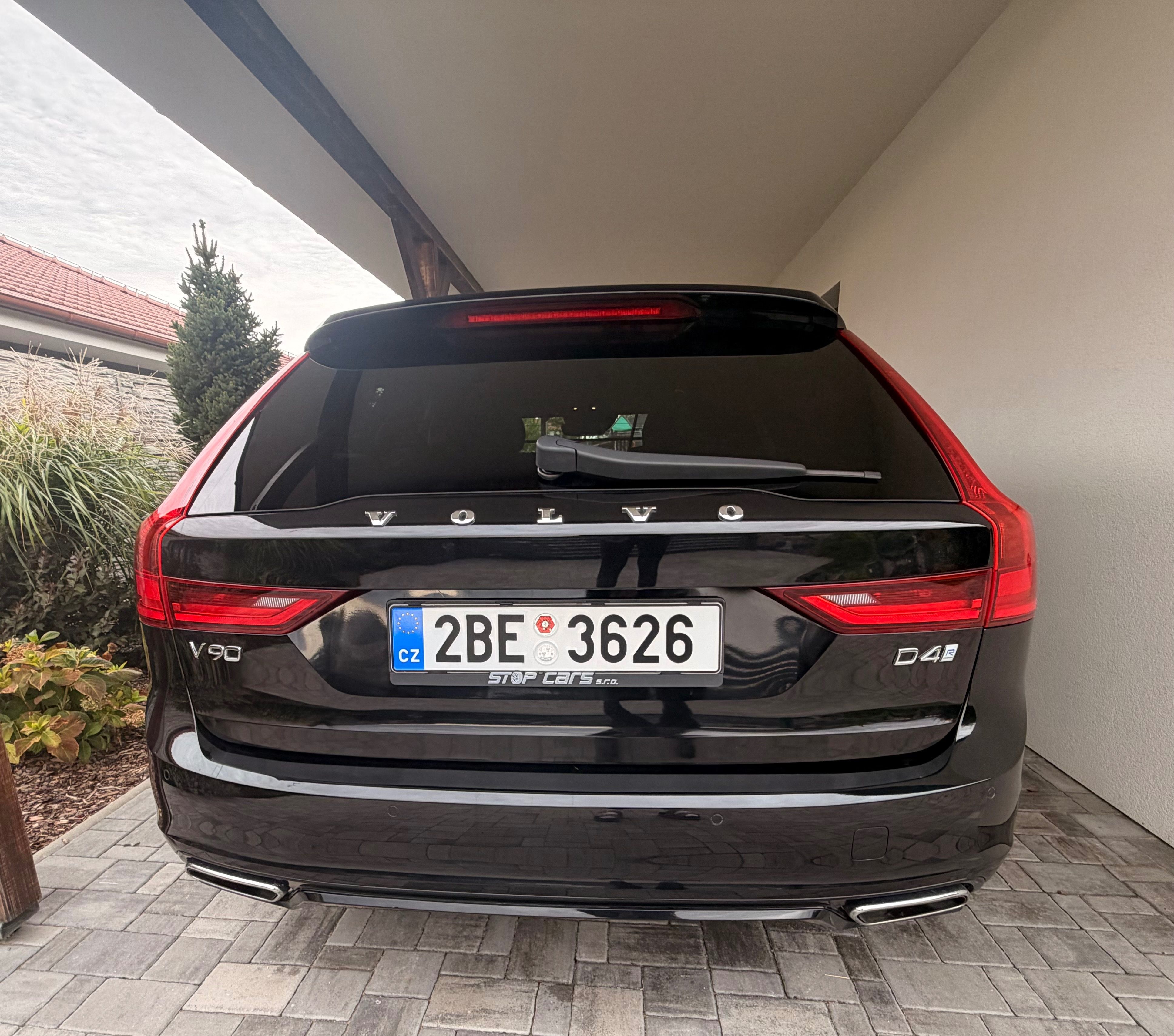 Volvo V90, Volvo V90 D4, 140kW *R-DESIGN* - fotka 4