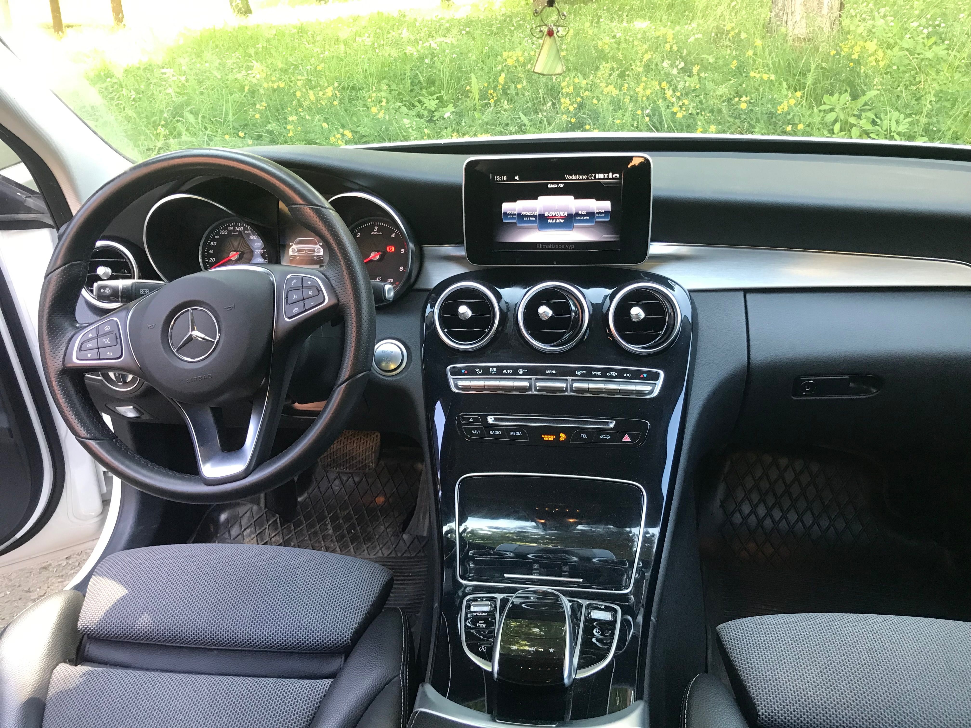 Mercedes-Benz Třídy C, 220d 4matic - fotka 6