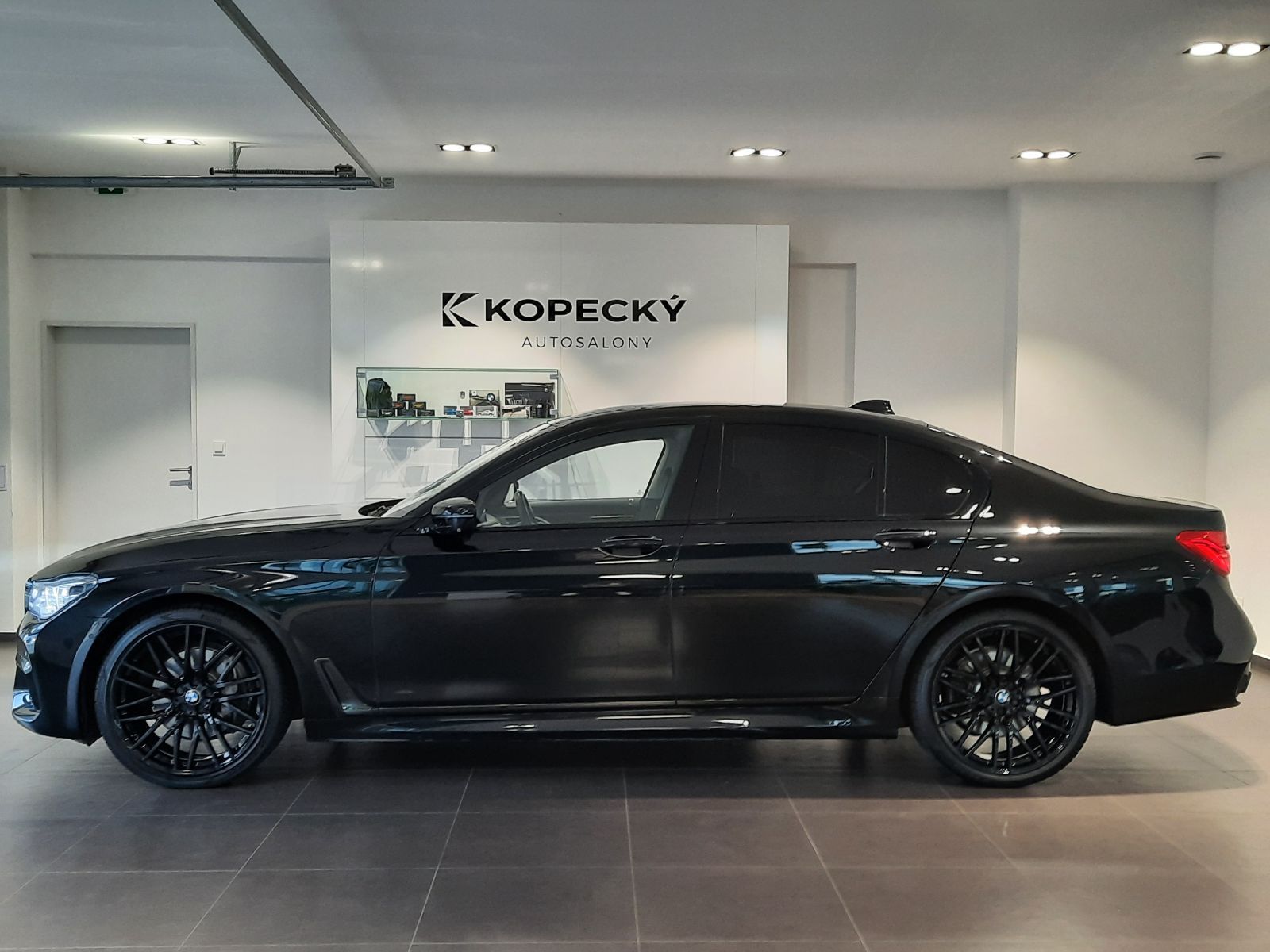 BMW Řada 7, 730d xDrive M Sport - fotka 4