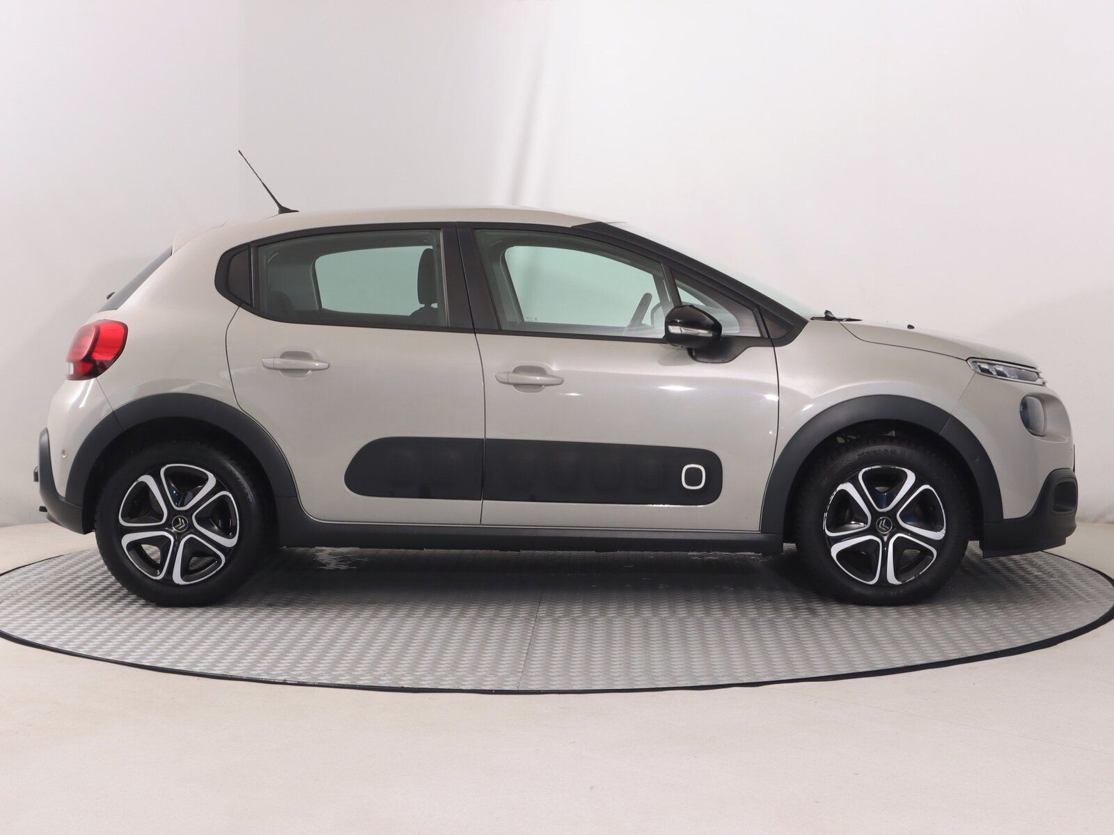 Citroën C3, 1.2 PureTech, Automat - fotka 6