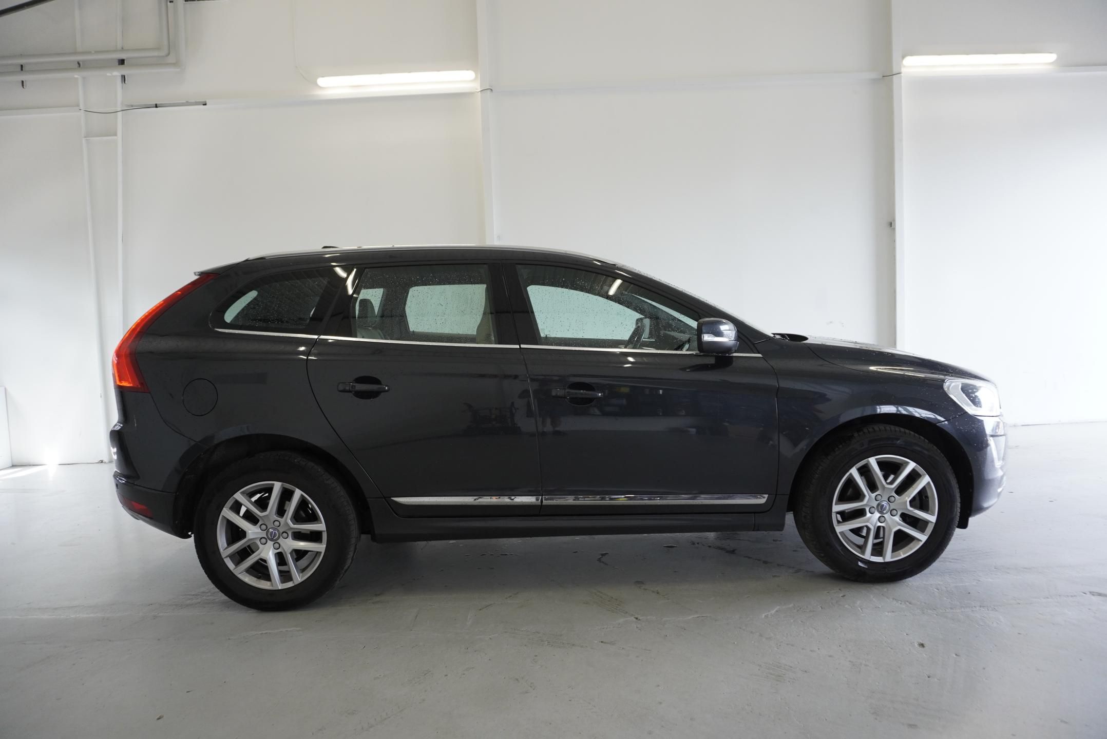 Volvo XC60, 2,0 D4 AUTOMAT - fotka 4