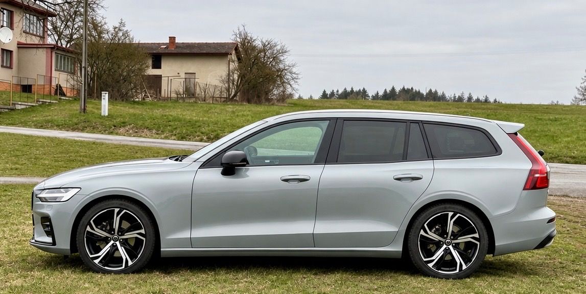 Volvo V60, Volvo V60 B4 MY2026 - fotka 2