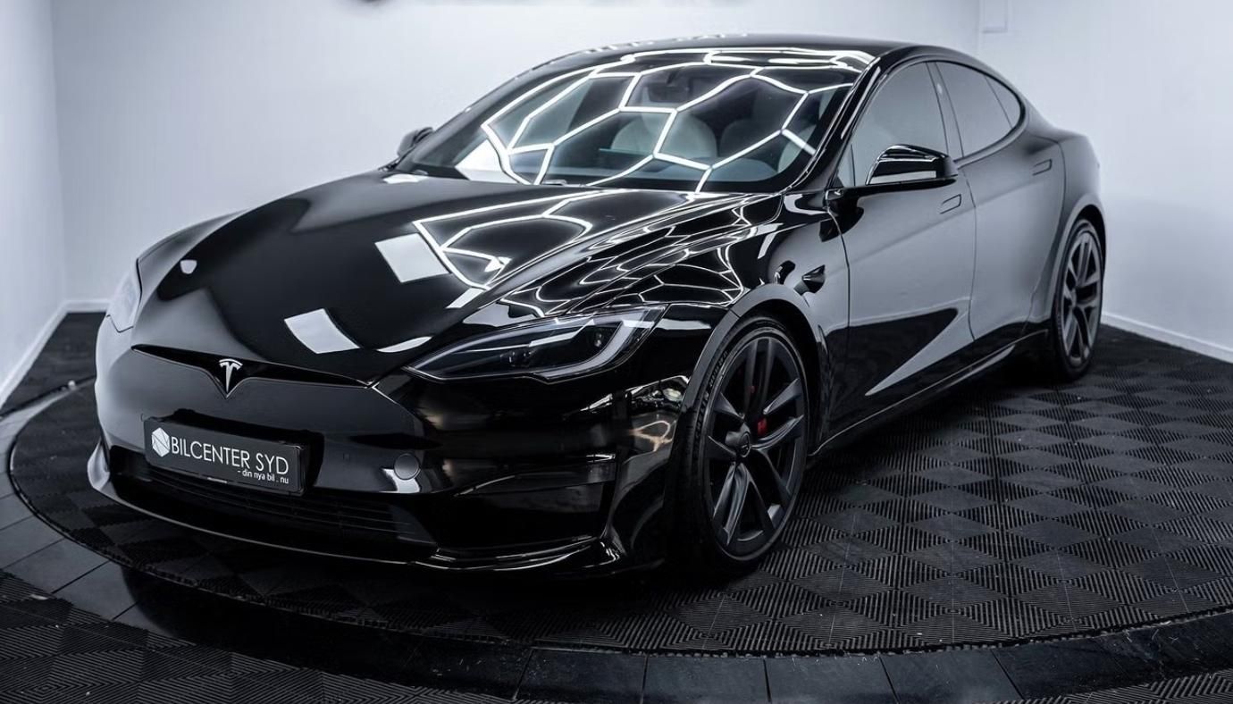 Tesla Model S, Plaid AWD Tažné Yoke Panorama