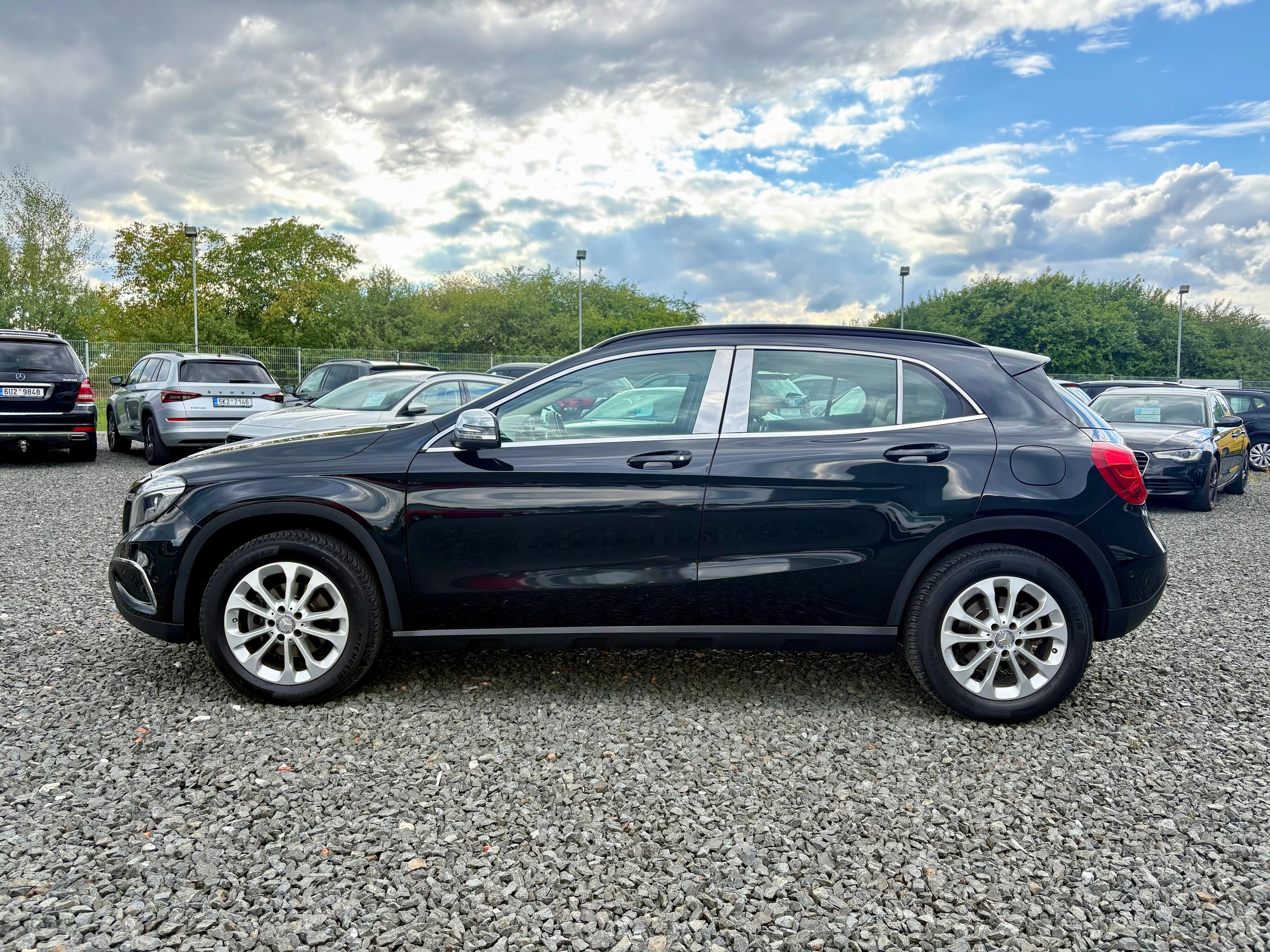Mercedes-Benz GLA, 200D 100kw 4MATIC Automat - fotka 5