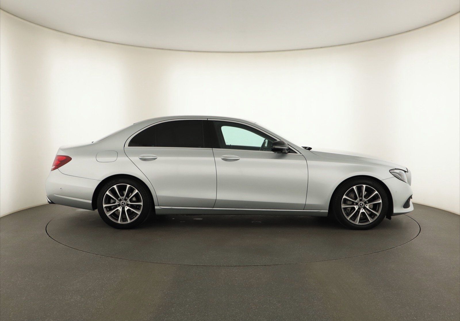 Mercedes-Benz Třídy E, 200 d, Automat, Kůže, Navi - fotka 6