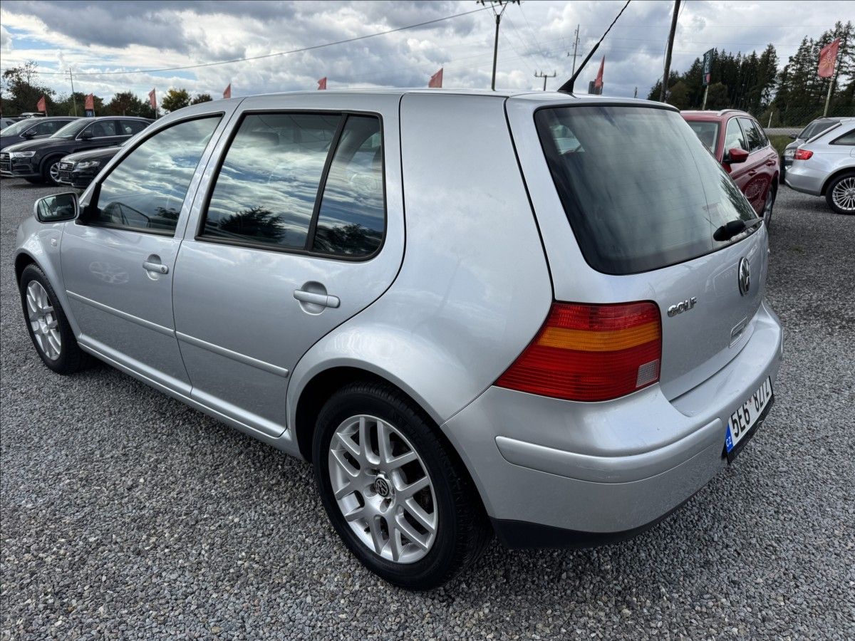 Volkswagen Golf, 1,6   i 77KW - fotka 5