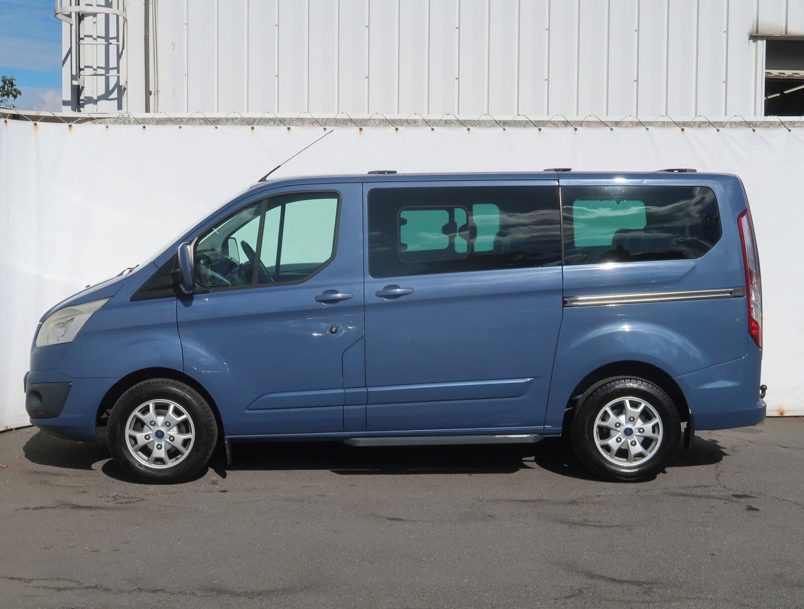 Ford Tourneo Custom, 2.2 TDCi, Titanium, Klima, ČR - fotka 3