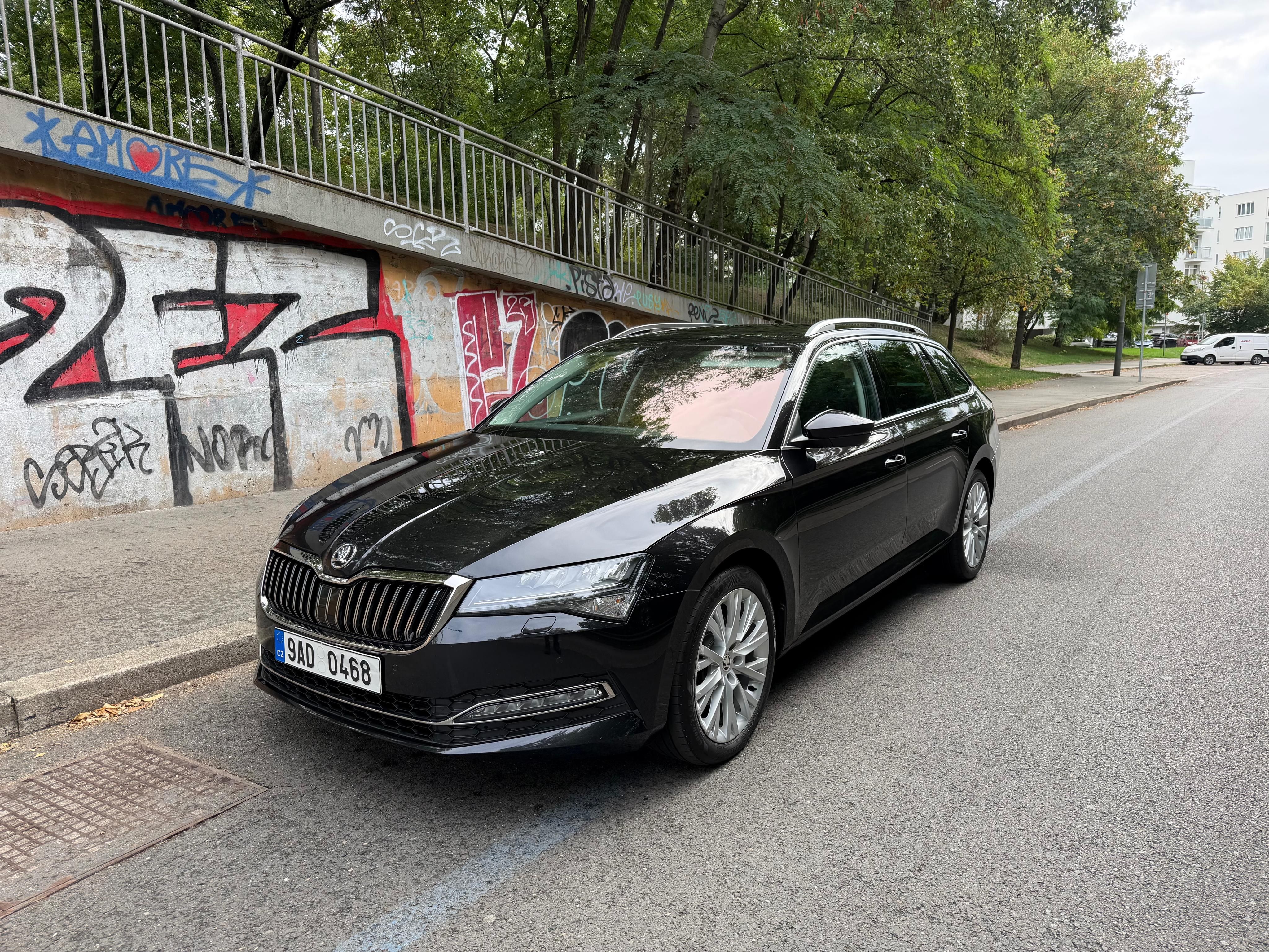 Škoda Superb, 2.0TDI DSG VÝBAVA JAKO L&K DPH - fotka 4