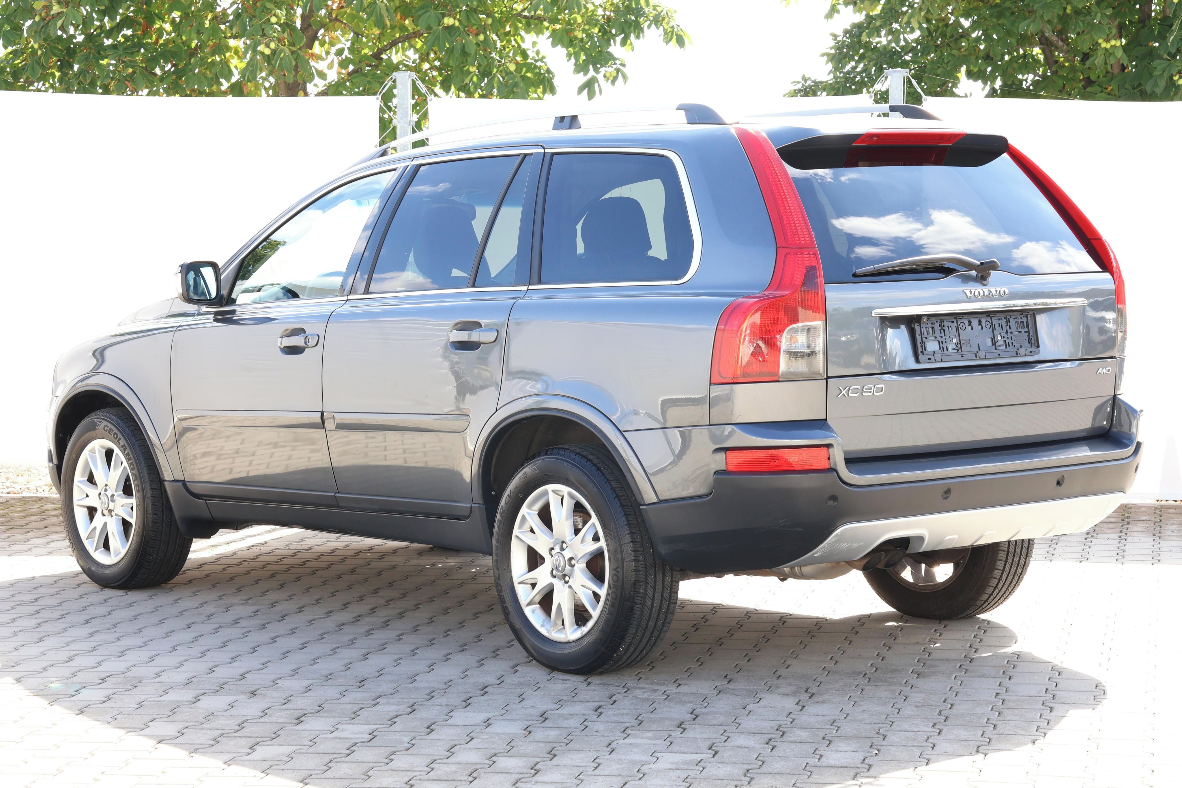 Volvo XC90, 2.4D5*136kW*AWD*182000km*1Maj - fotka 4
