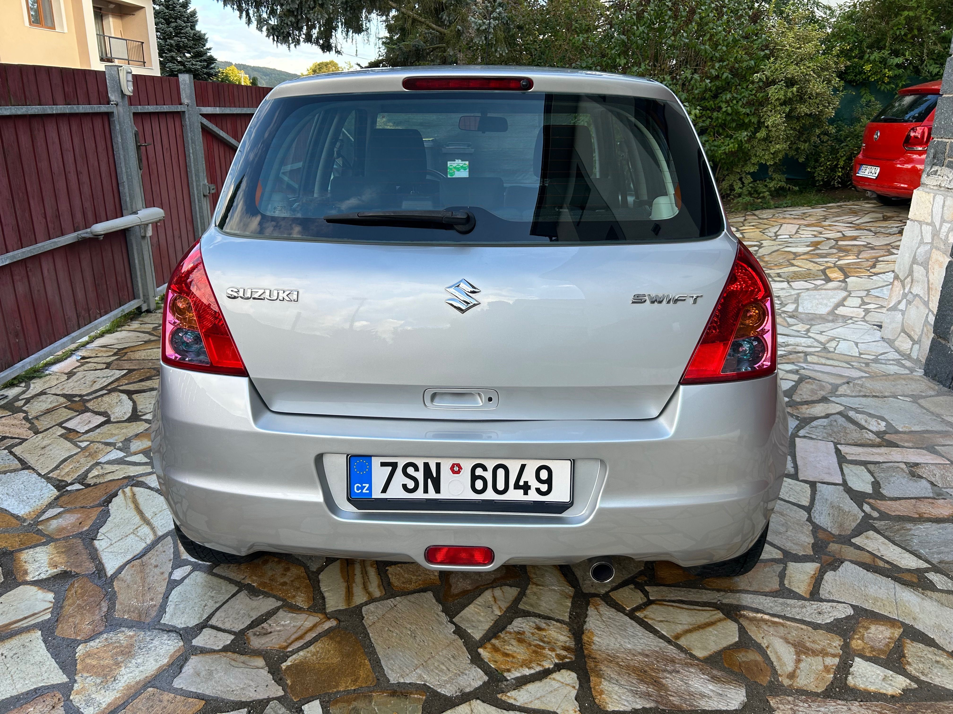 Suzuki Swift, 1.5 75KW AUTOMAT 83000KM !!! - fotka 5
