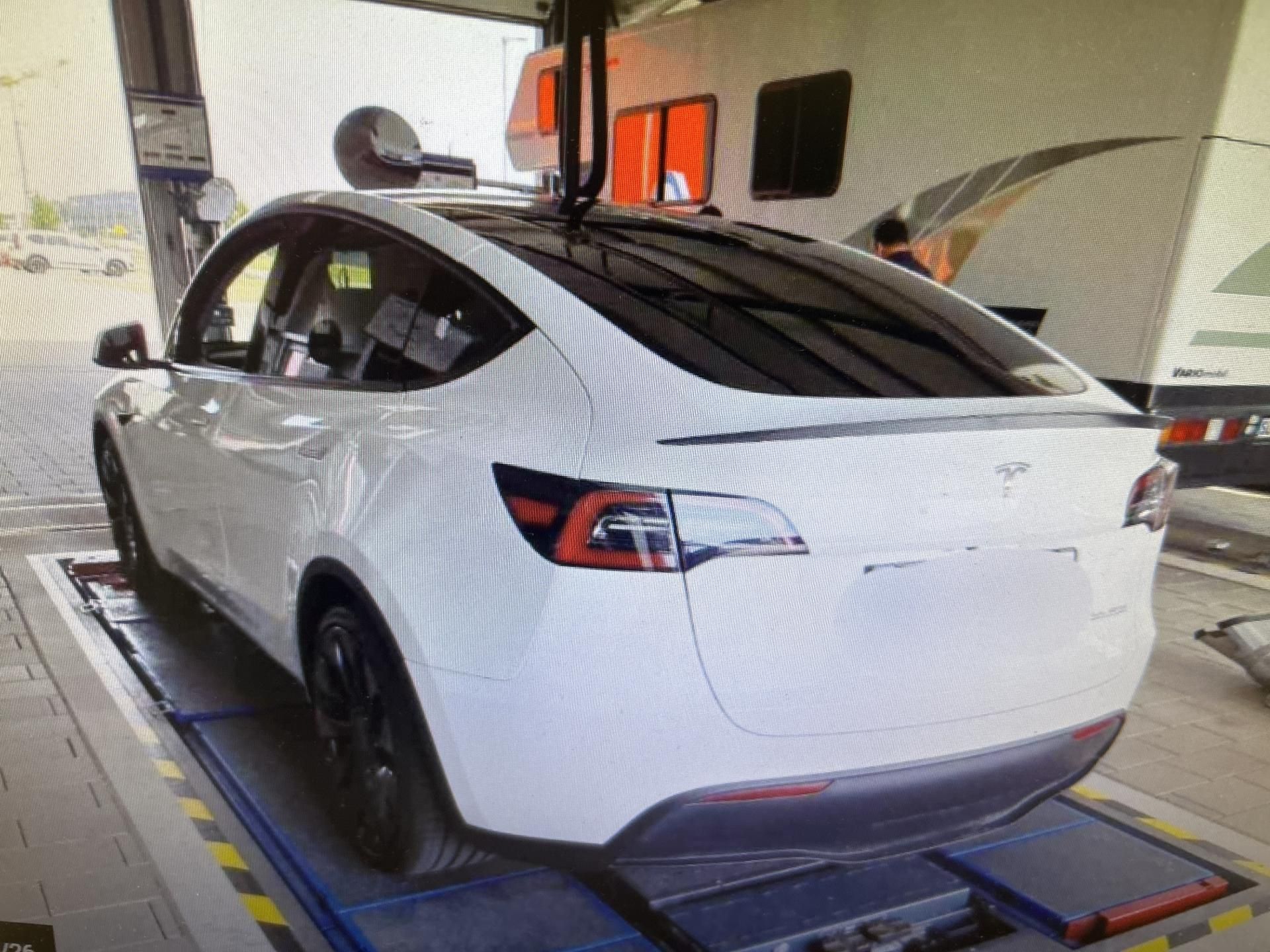 Tesla Model Y, PERFORMANCE 393kw TZ 91,3% - fotka 2