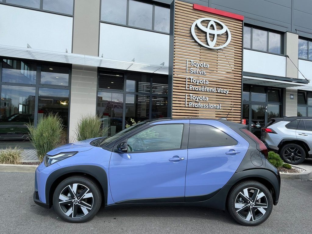 Toyota Aygo, 1.5 Hybrid automat Style Smart - fotka 4