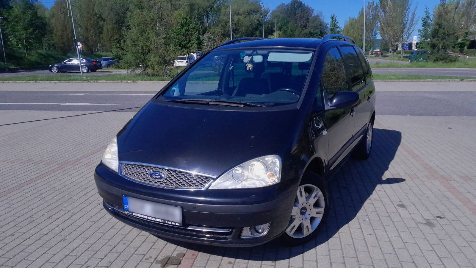 Ford Galaxy, benzín 2.3 GHIA plně pojízdné.