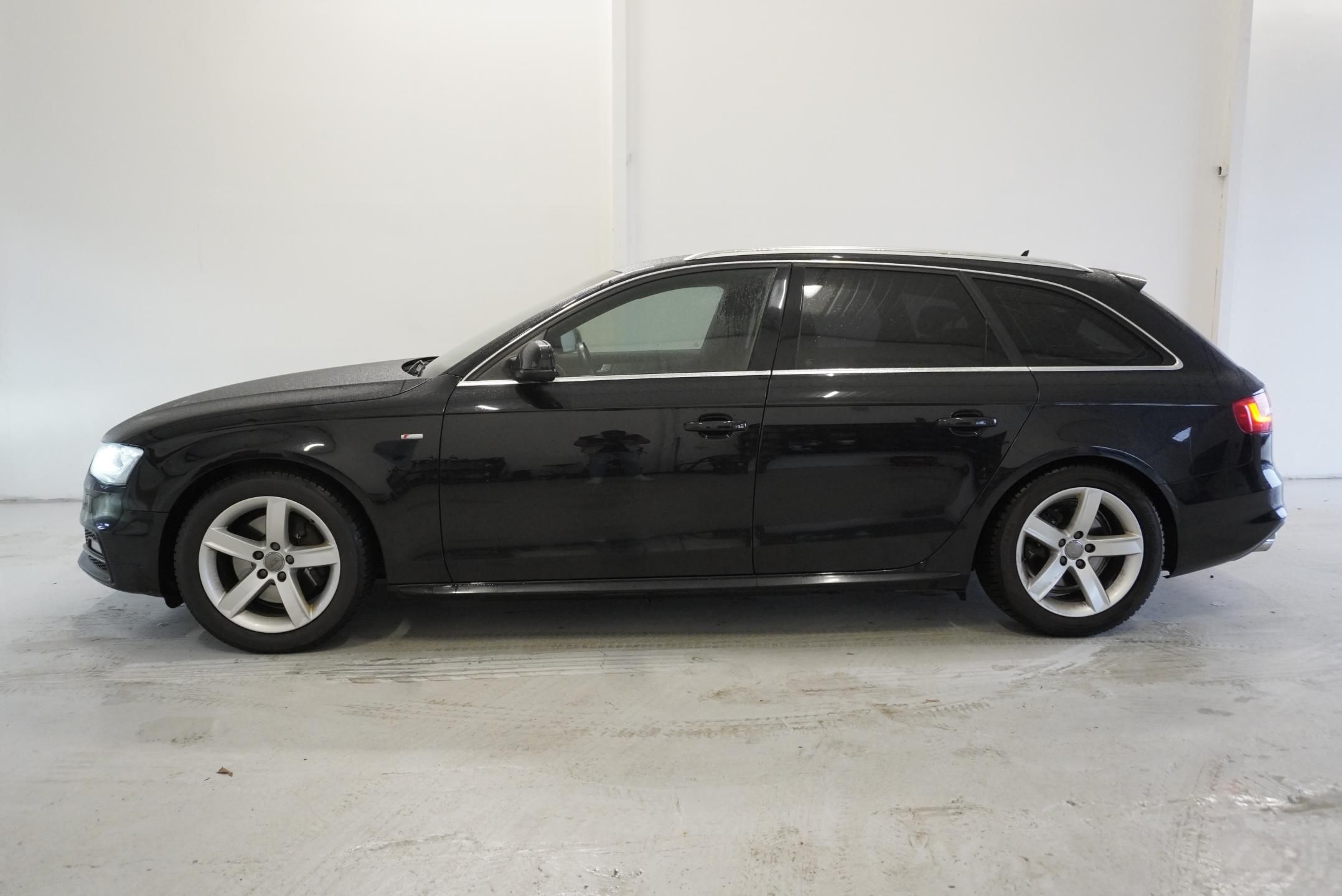 Audi A4, 2.0 TFSI 162kW QUATTRO S-LINE - fotka 5