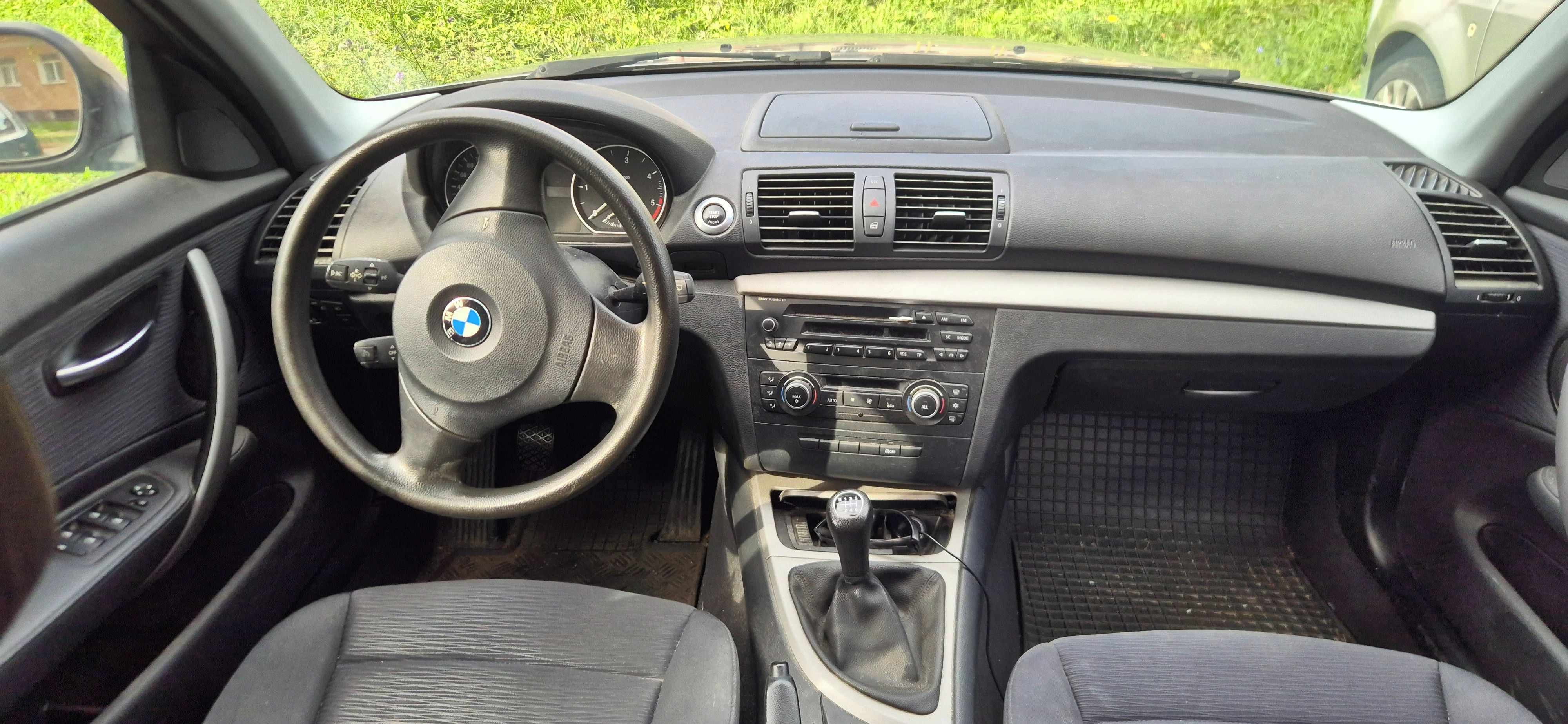 BMW Řada 1, 118d 110kW STK 09/2028 - fotka 3