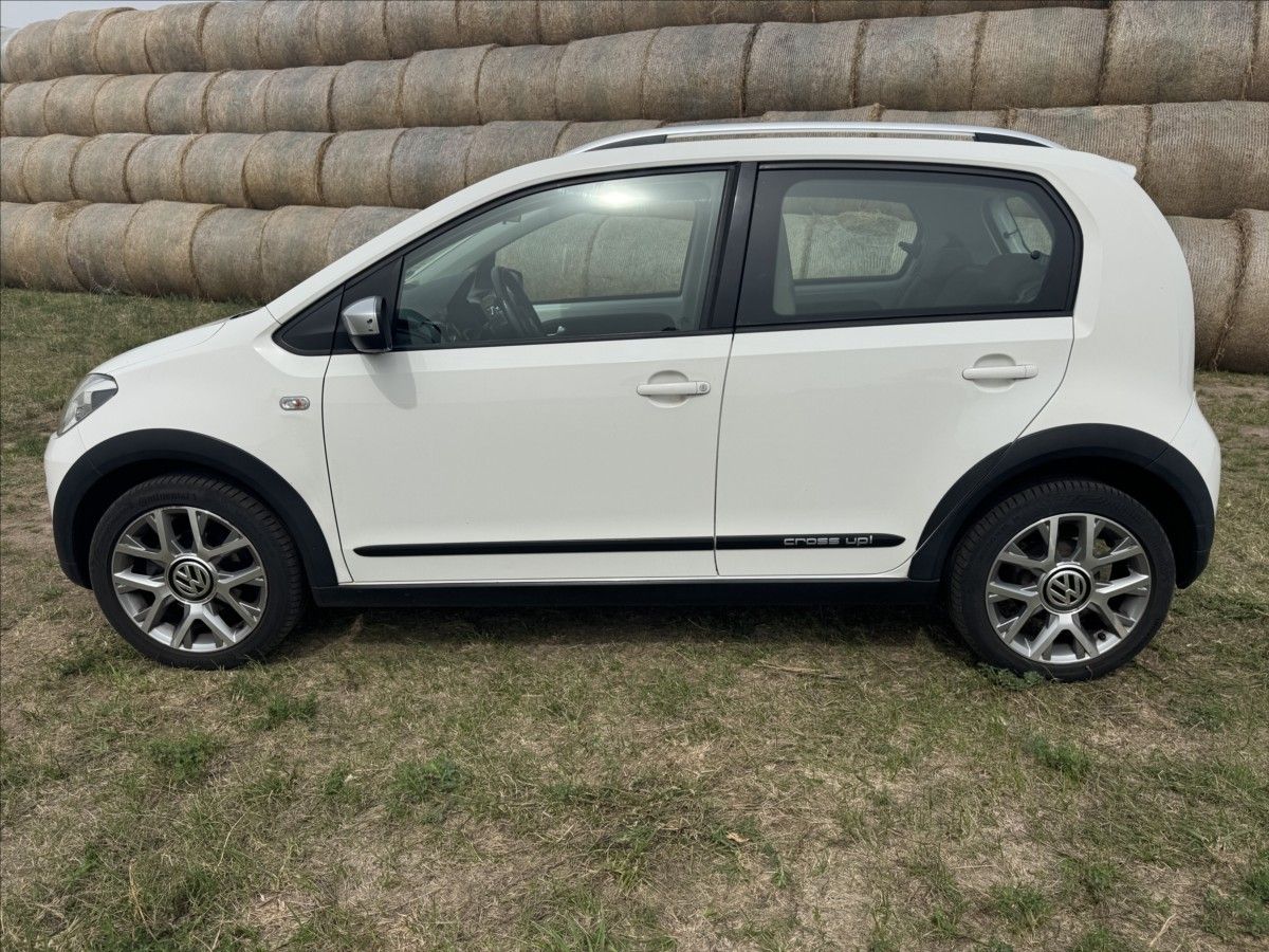 Volkswagen Up!, 1,0 CROSS ! MAX VÝBAVA, SERVIS - fotka 4