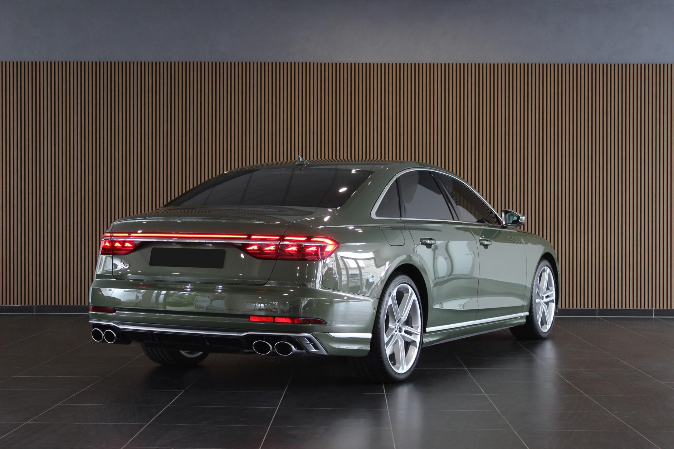 Audi S8, B&O-Adv. Carbon Matrix Pano TV - fotka 4