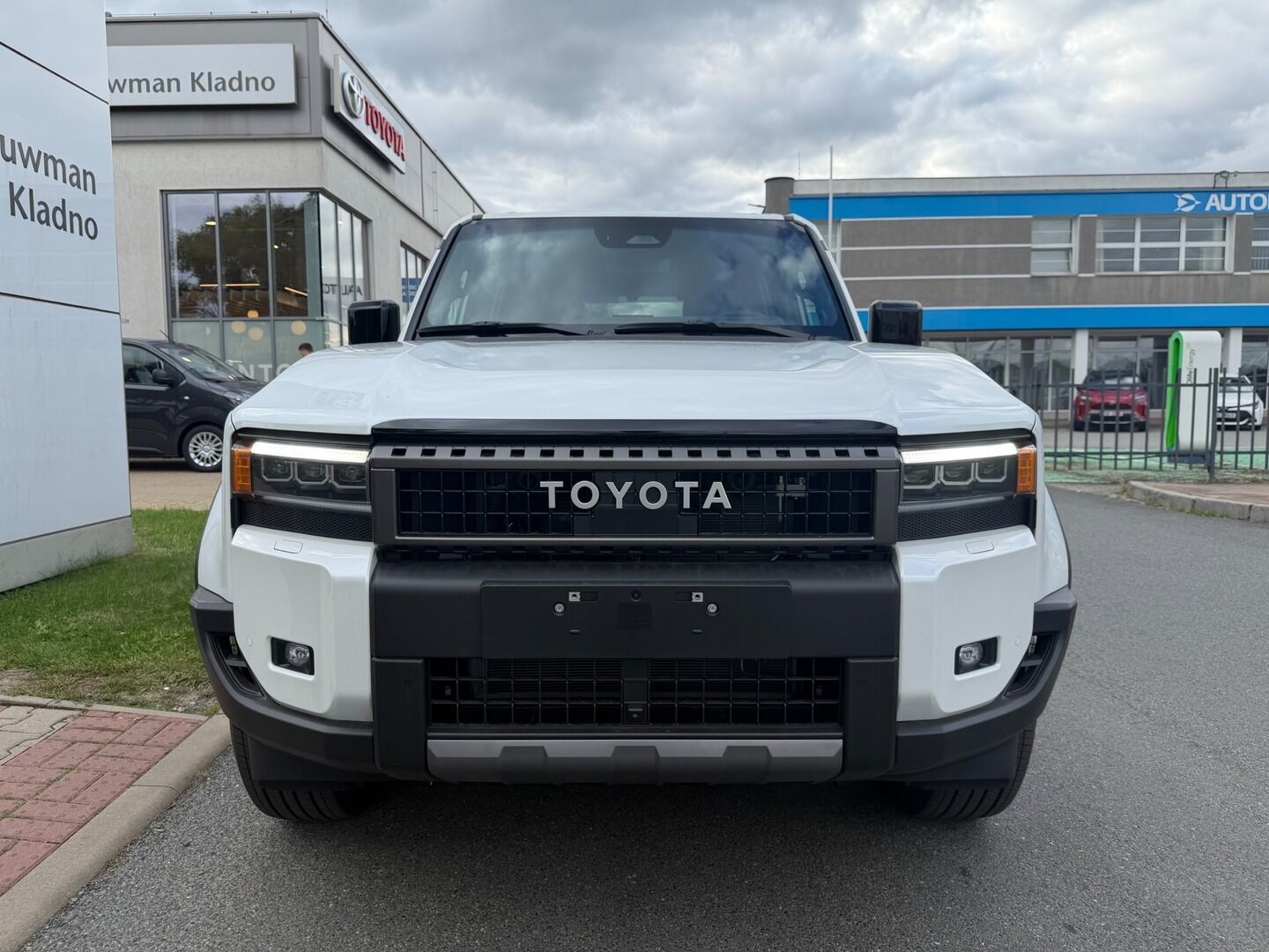 Toyota Land Cruiser, MC 2027 EXECUTIVE Skyview 2.8D - fotka 2