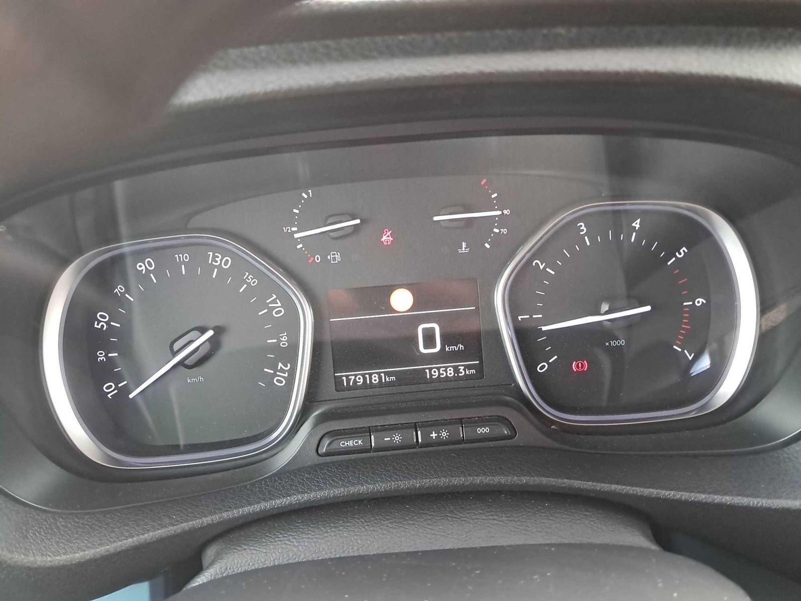Peugeot Traveller, 2.0 BlueHDi, Klima, ČR - fotka 3