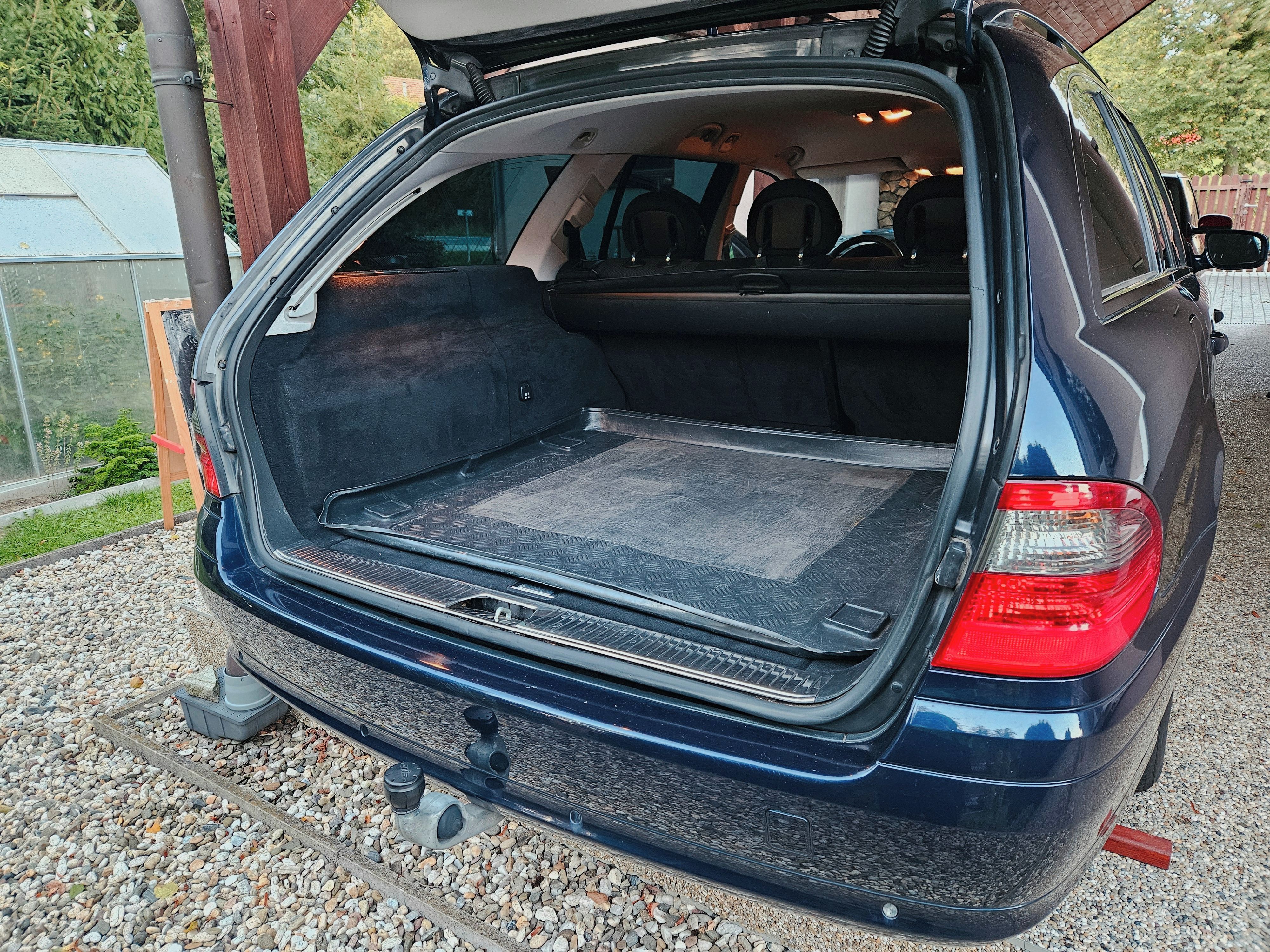 Mercedes-Benz Třídy E, Mercedes-Benz E 200 CDI - fotka 5