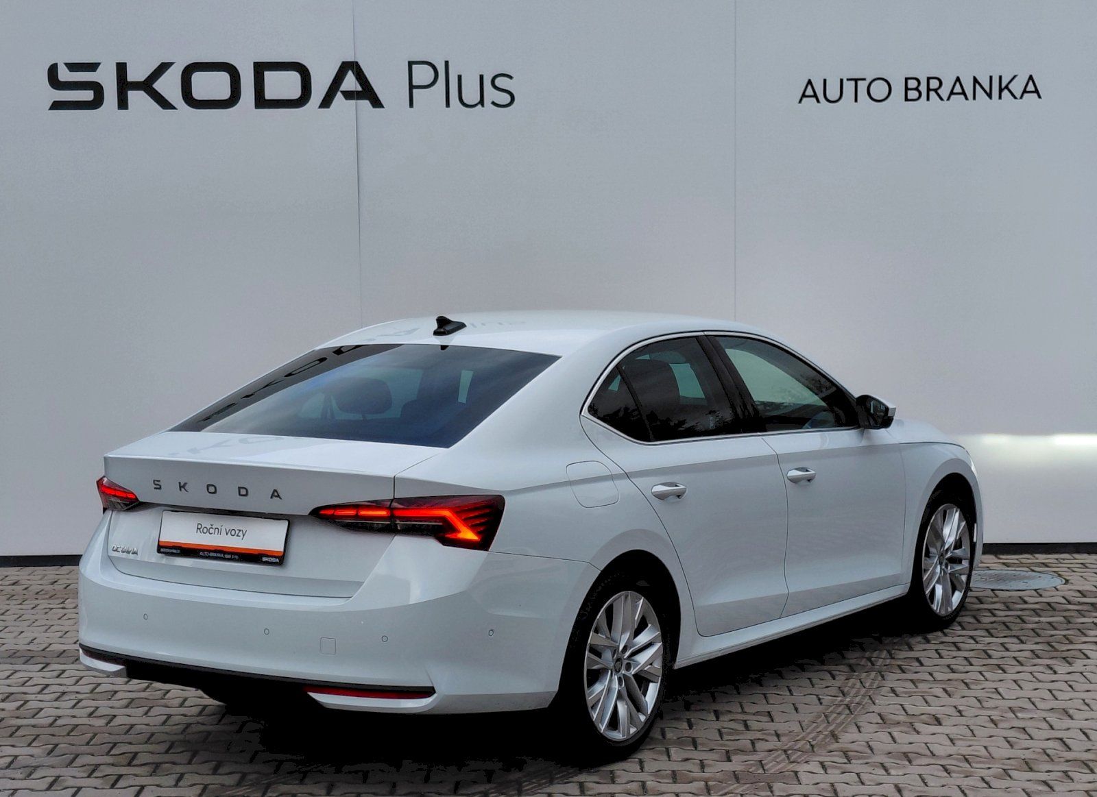 Škoda Octavia, 2.0 TDI 110kW DSG Exclusive Se - fotka 2