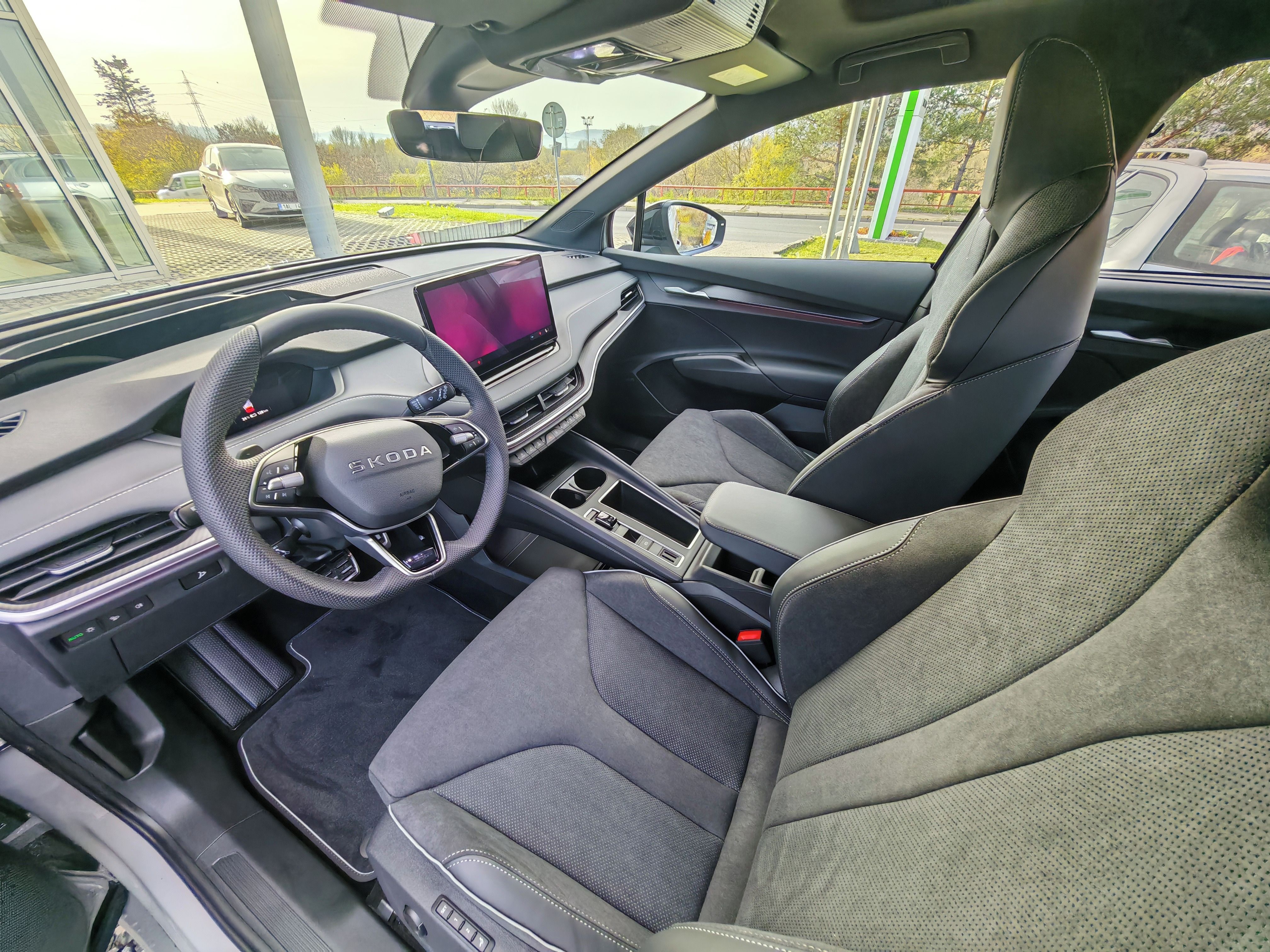 Škoda Enyaq, Sportline, max paket, 21" kola - fotka 6