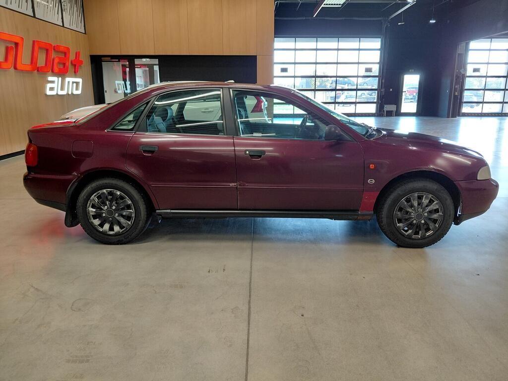 Audi A4, 1.6 MPI 74 kW - fotka 2