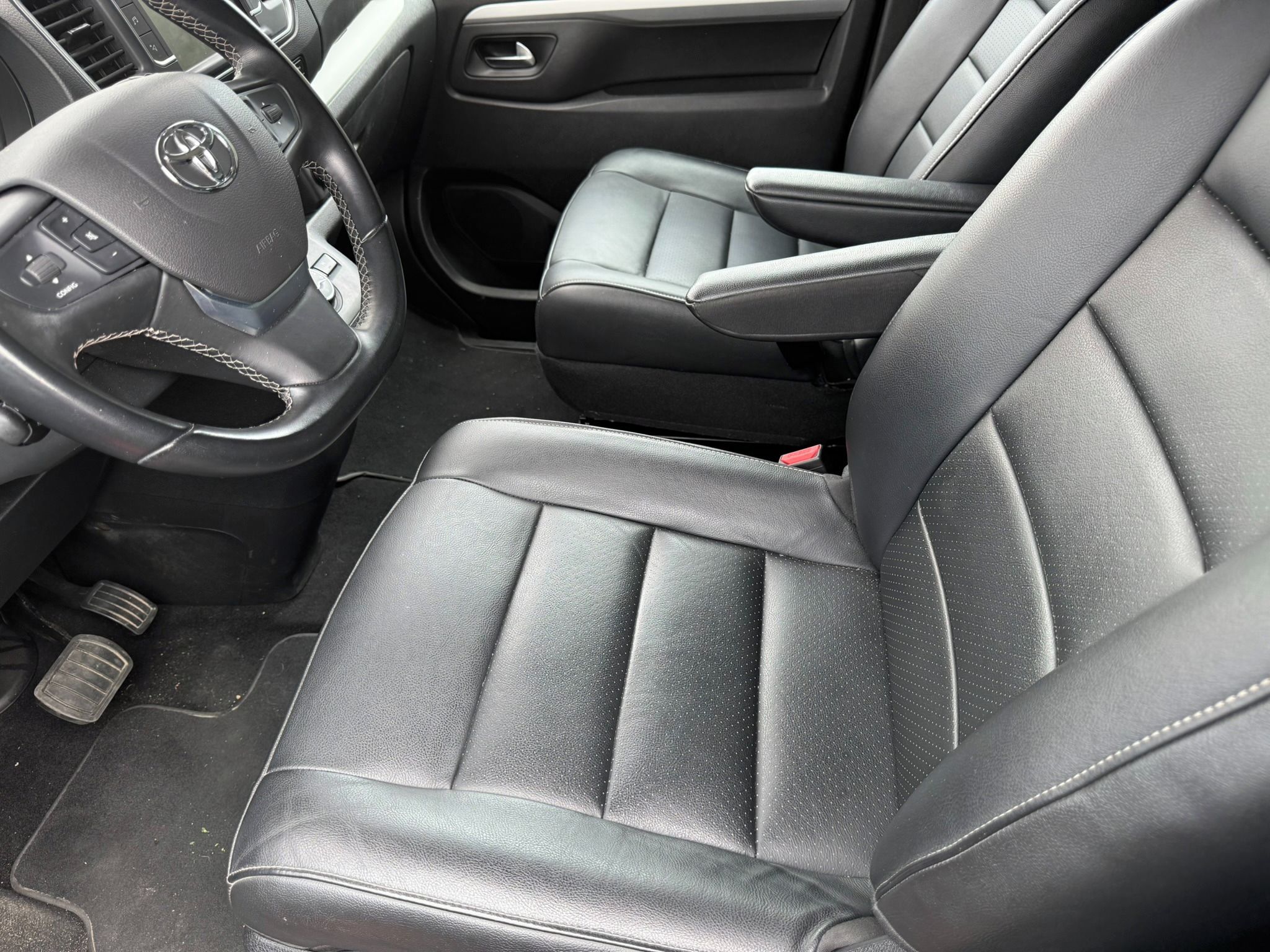 Toyota Proace Verso, 2.0 D-4D 130 kW 8AT VIP 7 míst - fotka 4