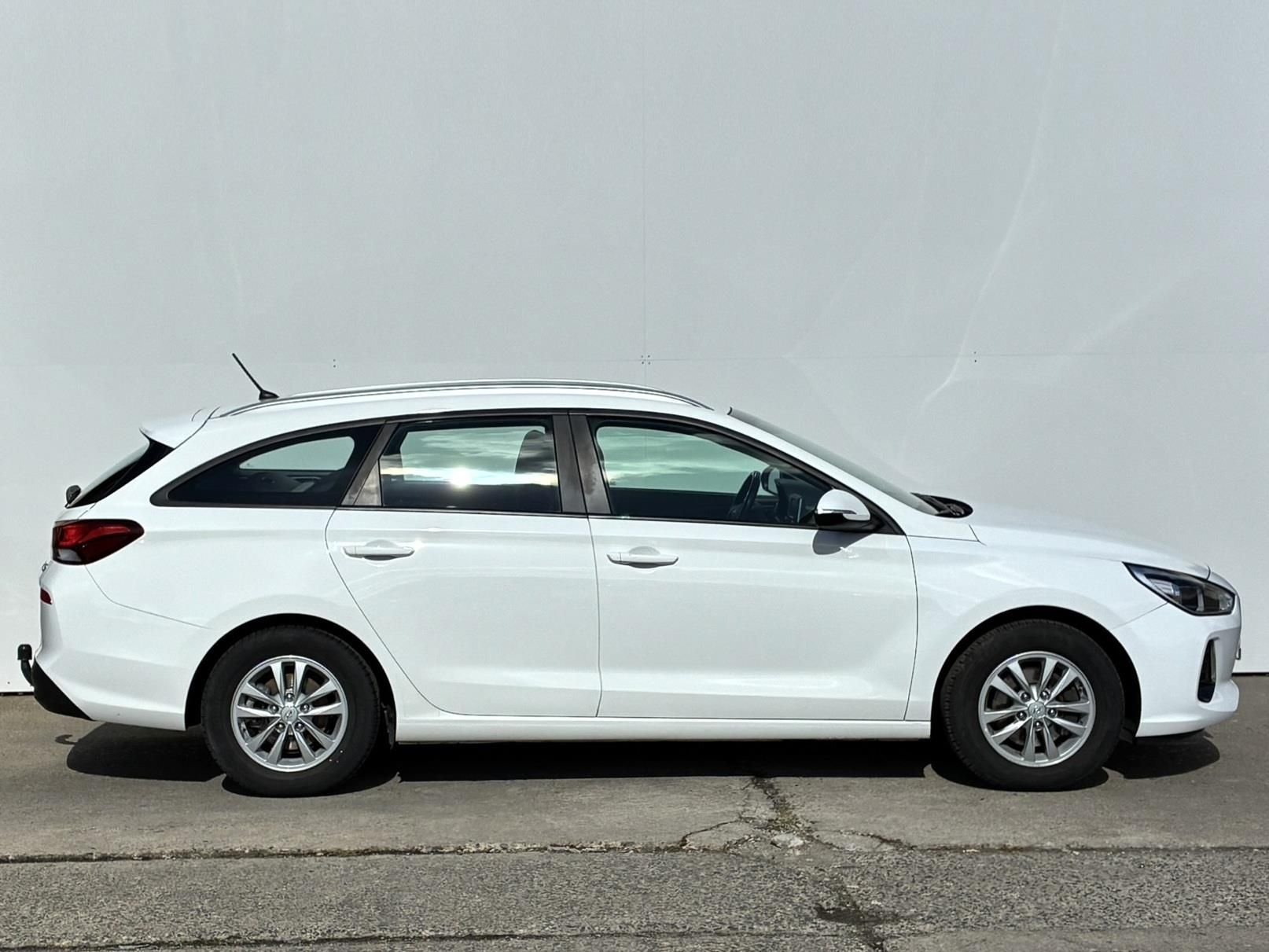 Hyundai i30, 1-0 T-GDI 88kW Trikolor - fotka 3