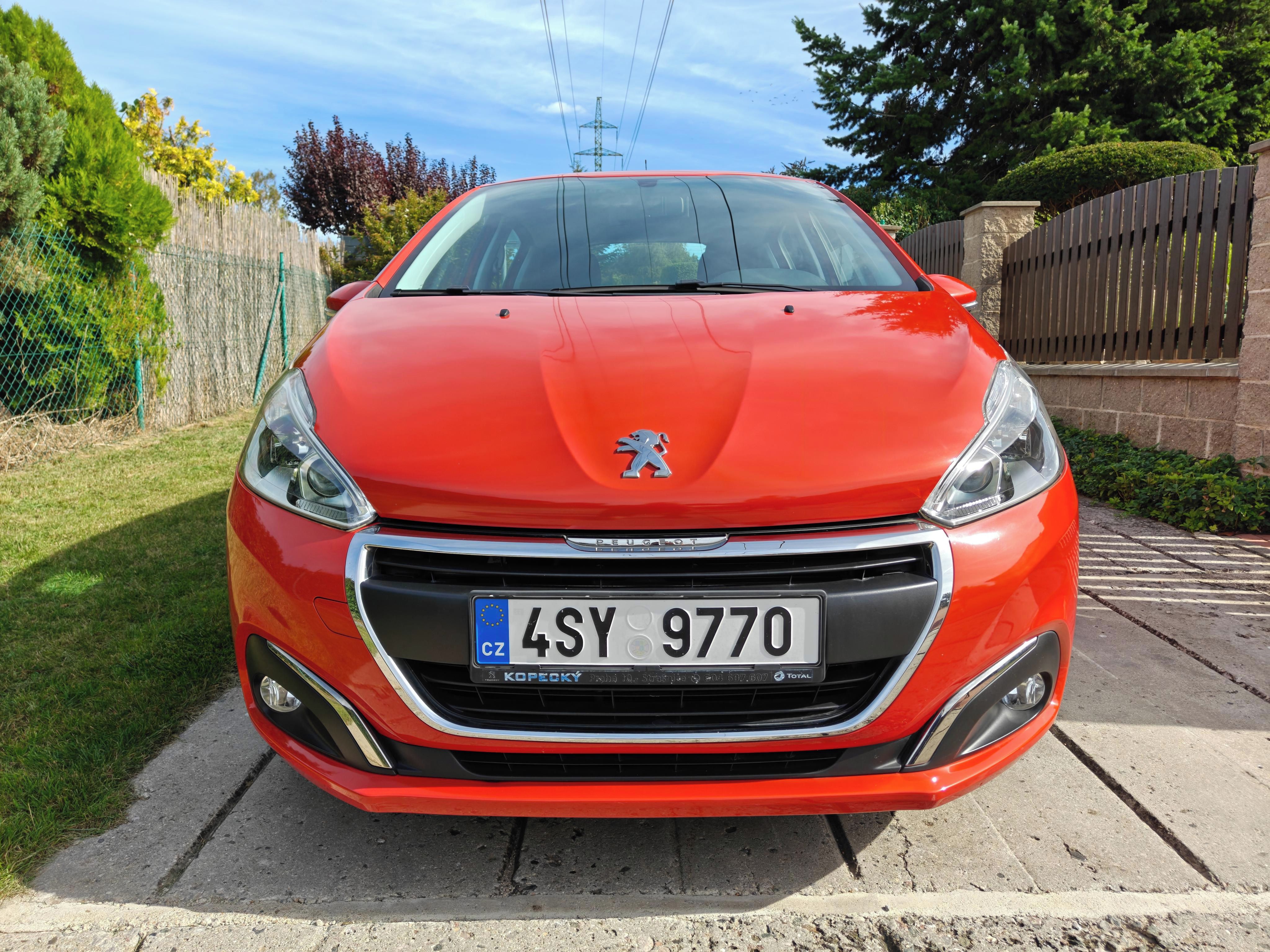 Peugeot 208, 1.2 i, najeto pouze 27.300km - fotka 4