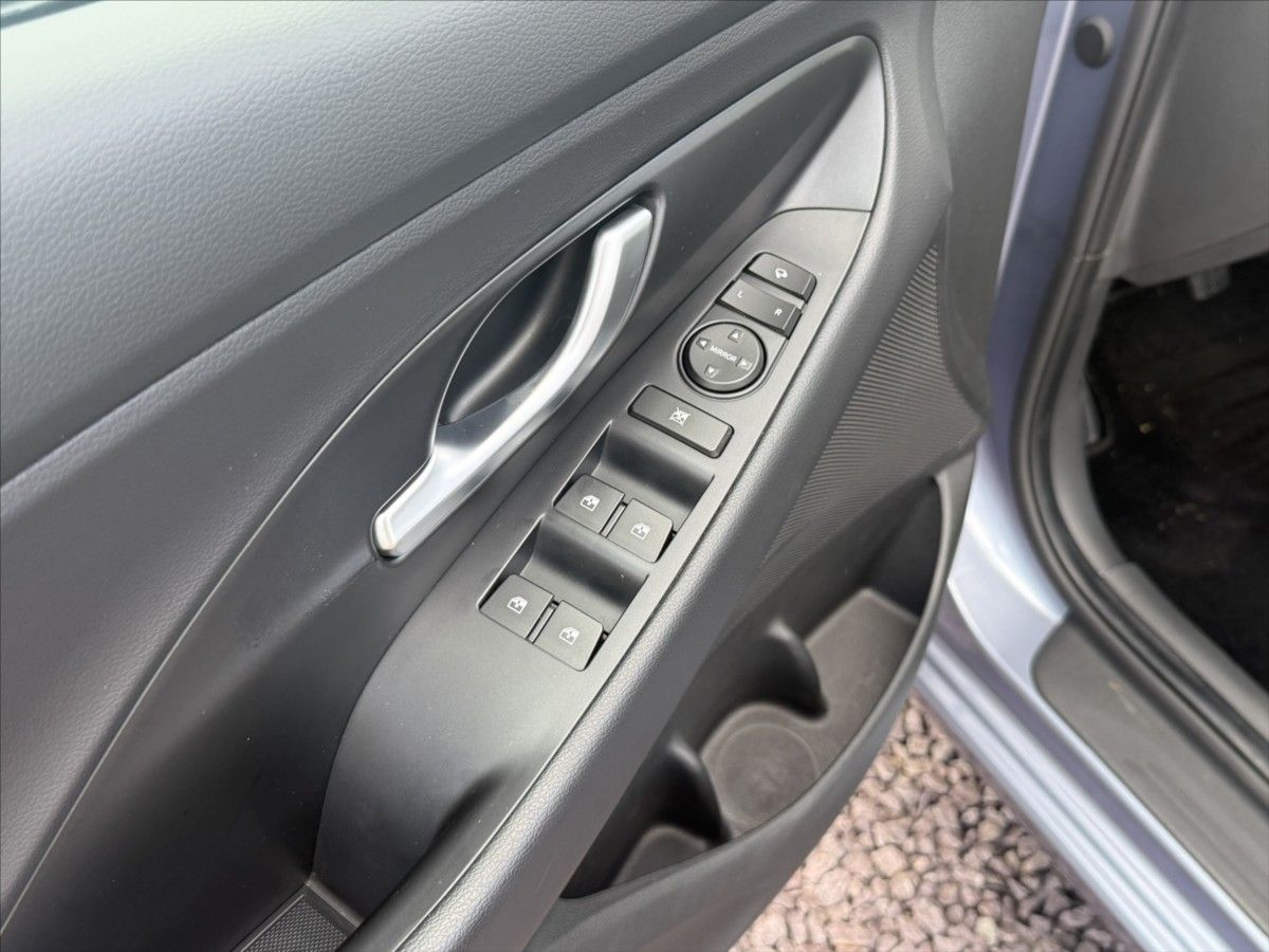 Hyundai i30, 1,5 T-GDI 103kW Family - fotka 6