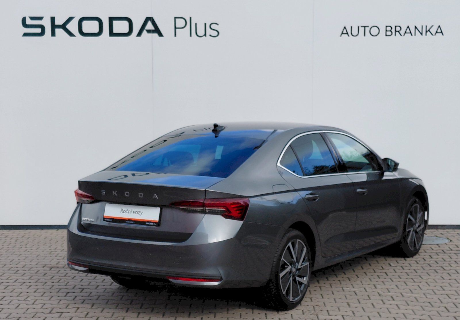 Škoda Octavia, 2.0 TDI 110 KW Top Selection - fotka 2