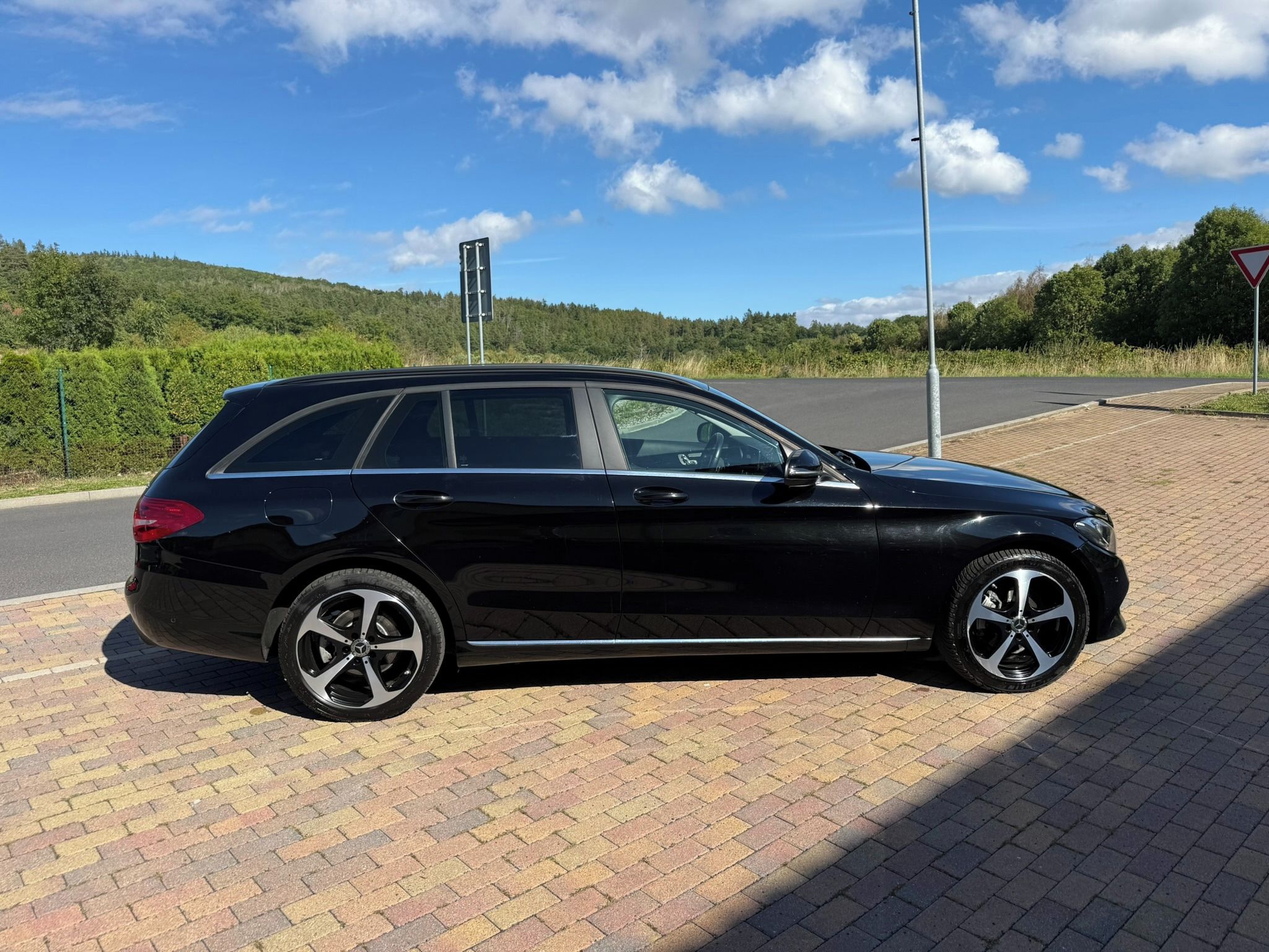 Mercedes-Benz Třídy C, 220 d T 4MATIC 9G DPH - fotka 6