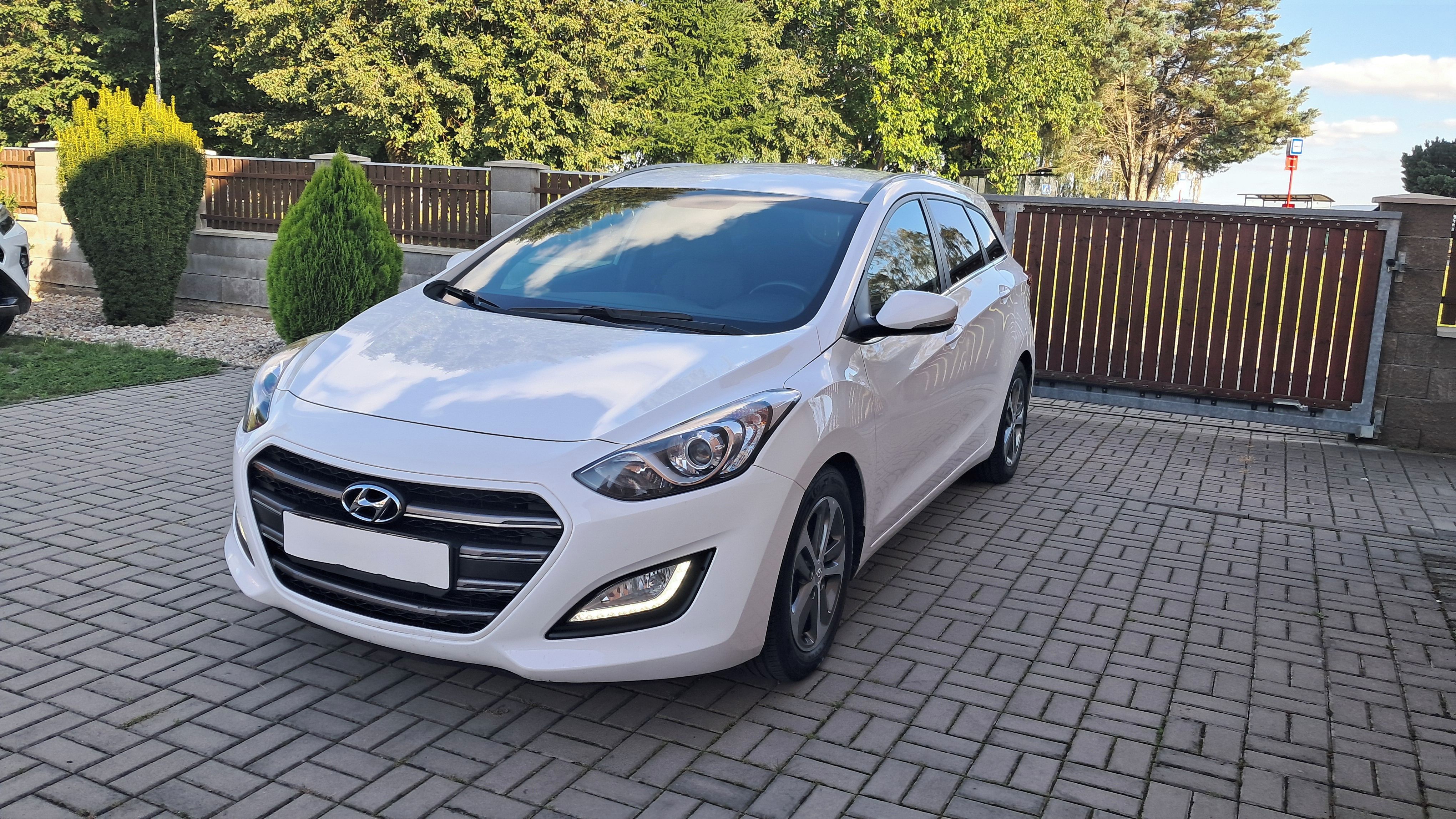 Hyundai i30, 1.6i / 99KW COMFORT 1.MAJ ČR - fotka 4