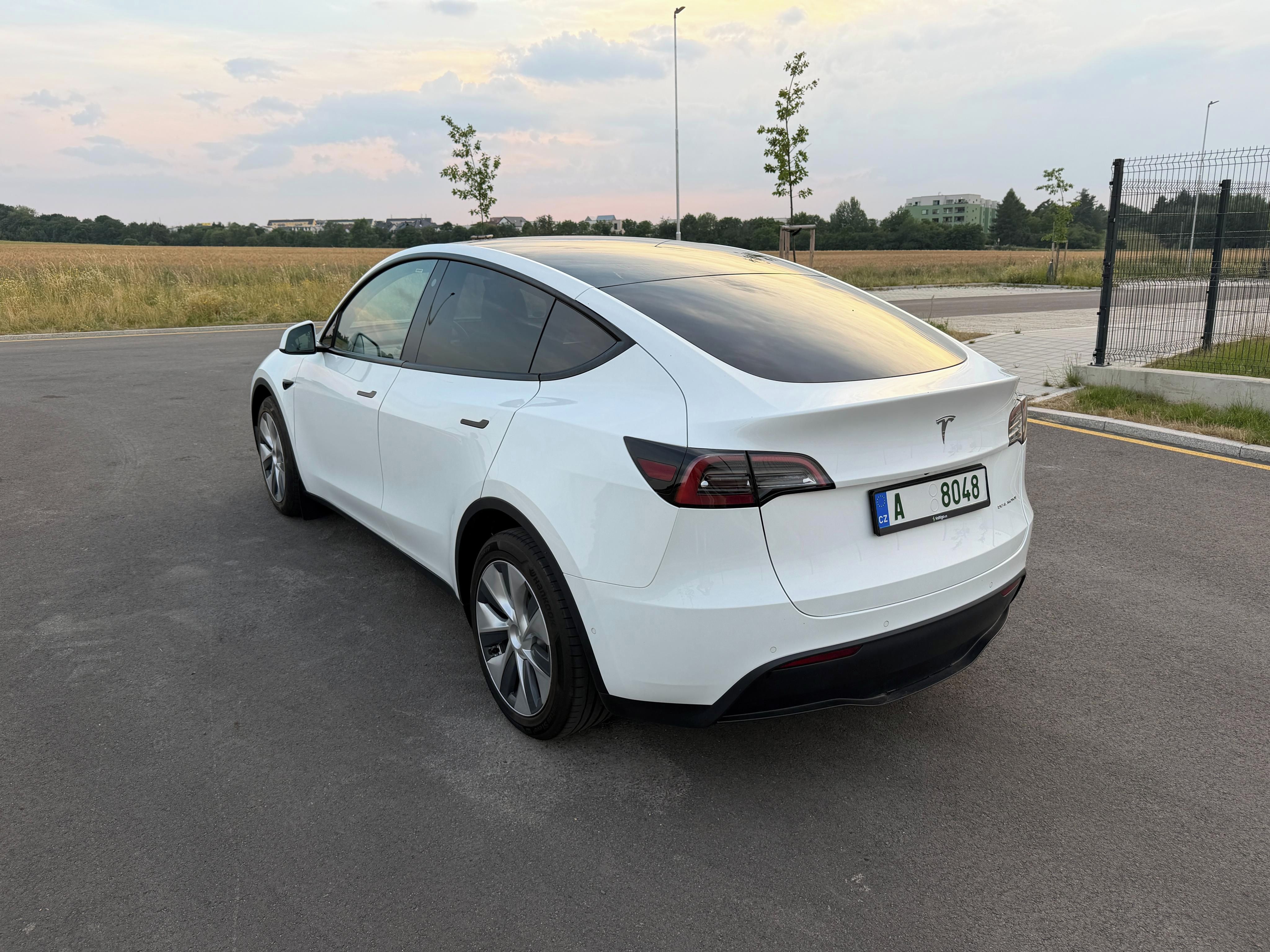 Tesla Model Y, Long Range 4WD, SoH 91% - fotka 3