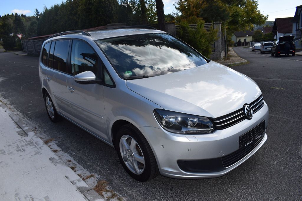 Volkswagen Touran, 1.6 TDI DSG, 77kW, málo KM - fotka 4