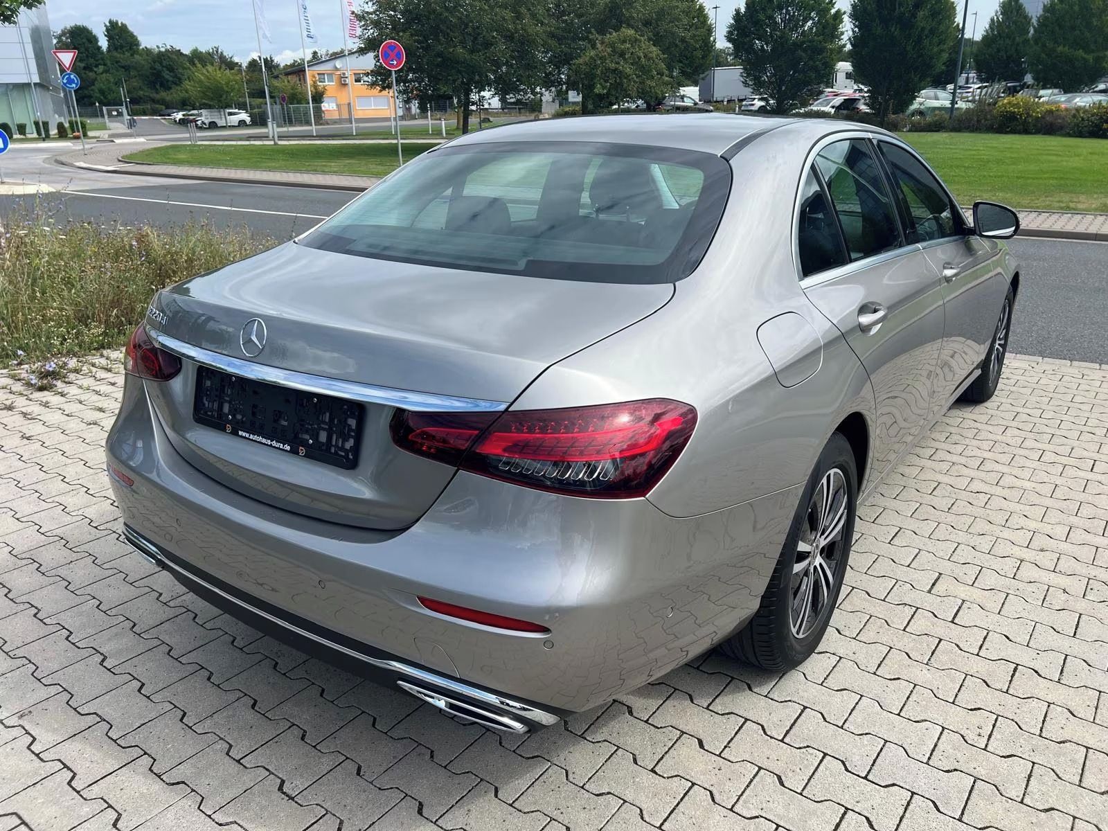 Mercedes-Benz Třídy E, 220 d Avantgarde Lim.*Kamera* - fotka 4