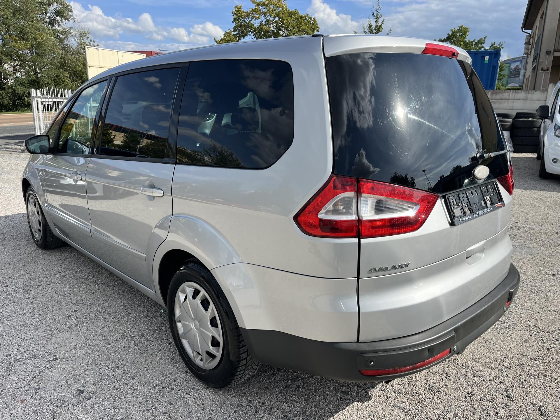 Ford Galaxy, 2.0 Benzin 107 KW 7 míst - fotka 6