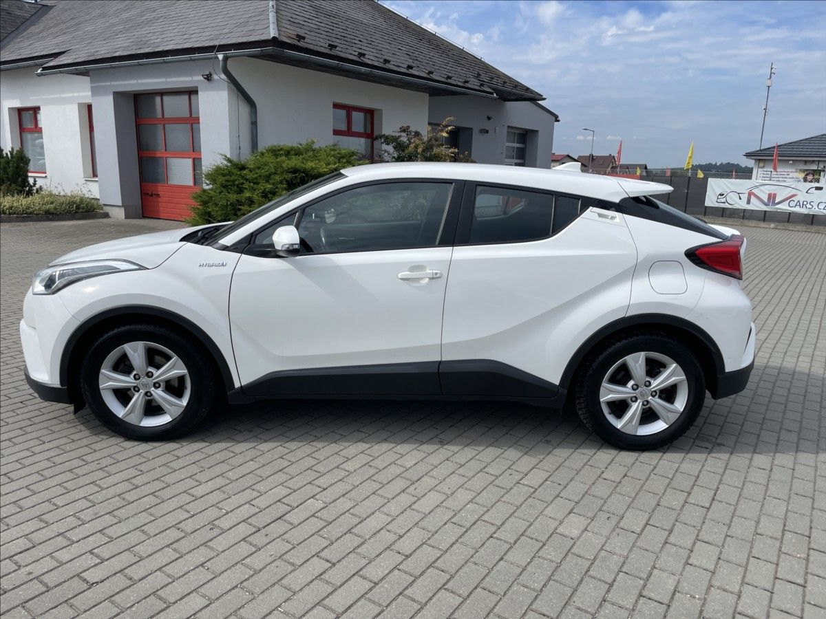 Toyota C-HR, 1,8 i 72kw Hybrid CVT CZauto T - fotka 2