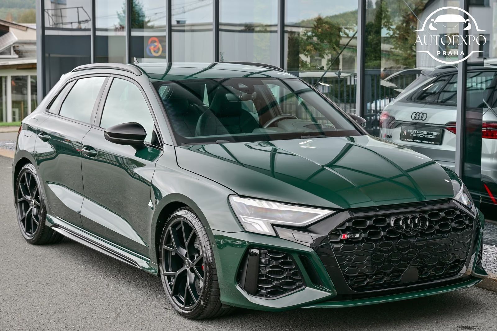 Audi RS3, Sportback 2.5 TFSI Keramik* - fotka 2