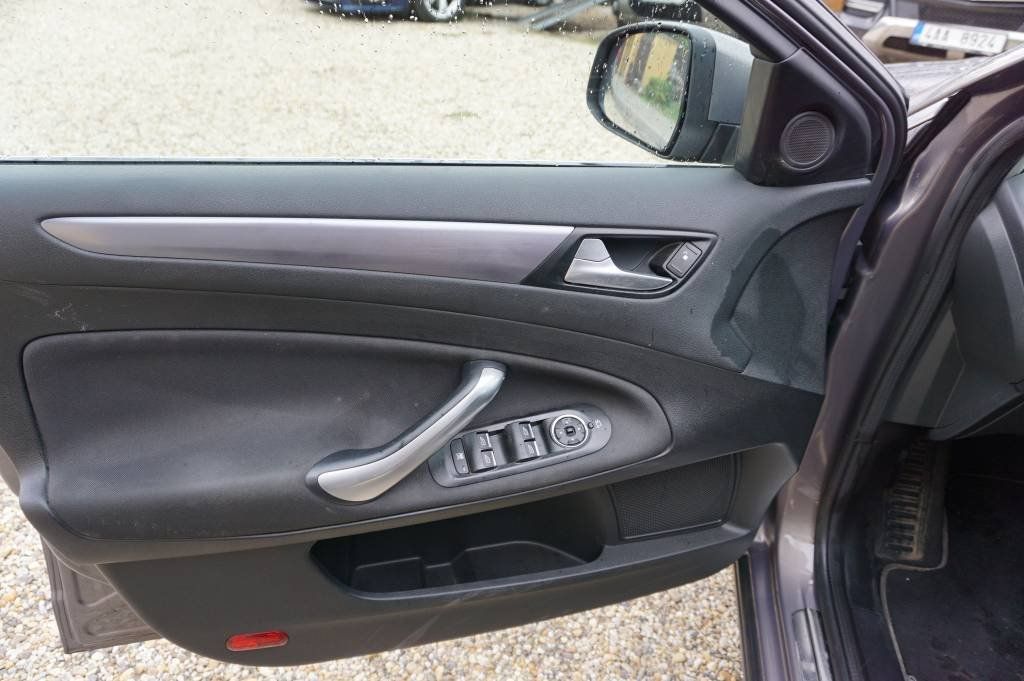Ford Mondeo, 2,0 176 KW - fotka 5