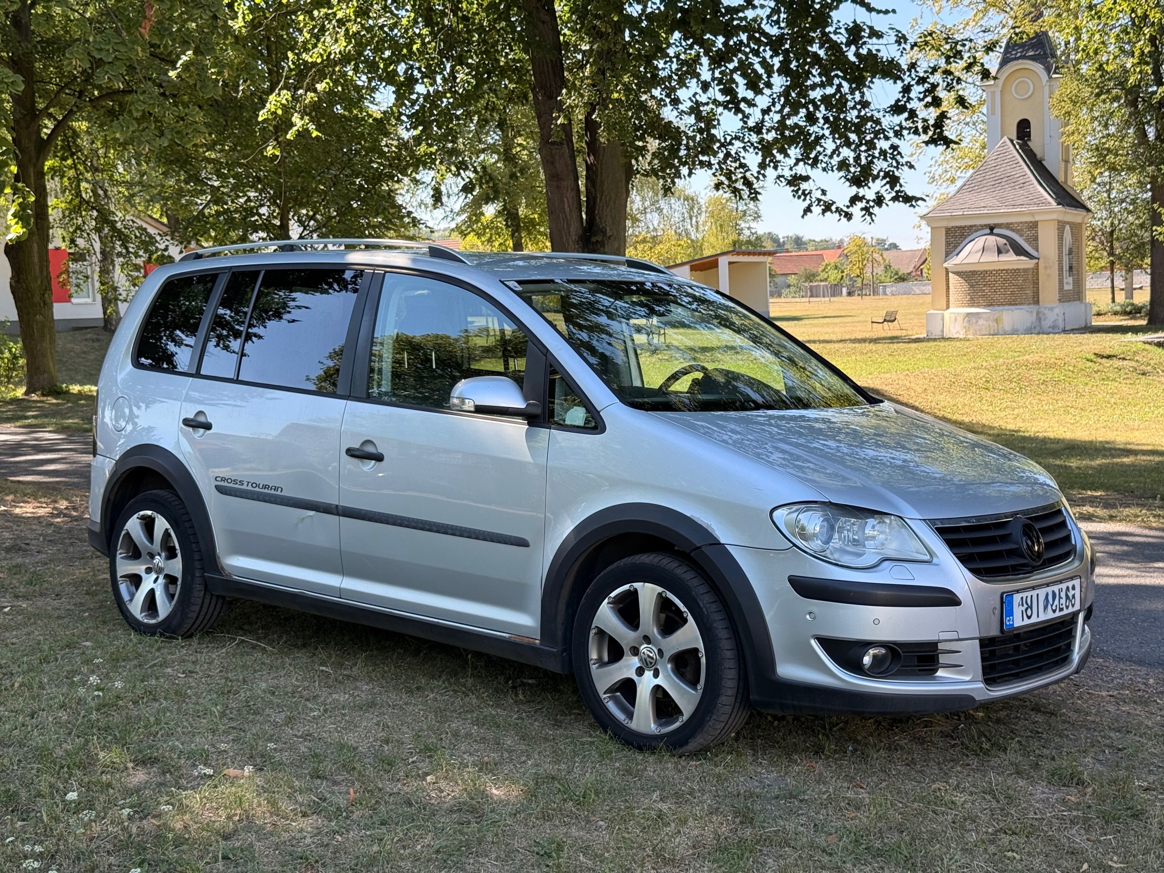 Volkswagen Touran, Cross