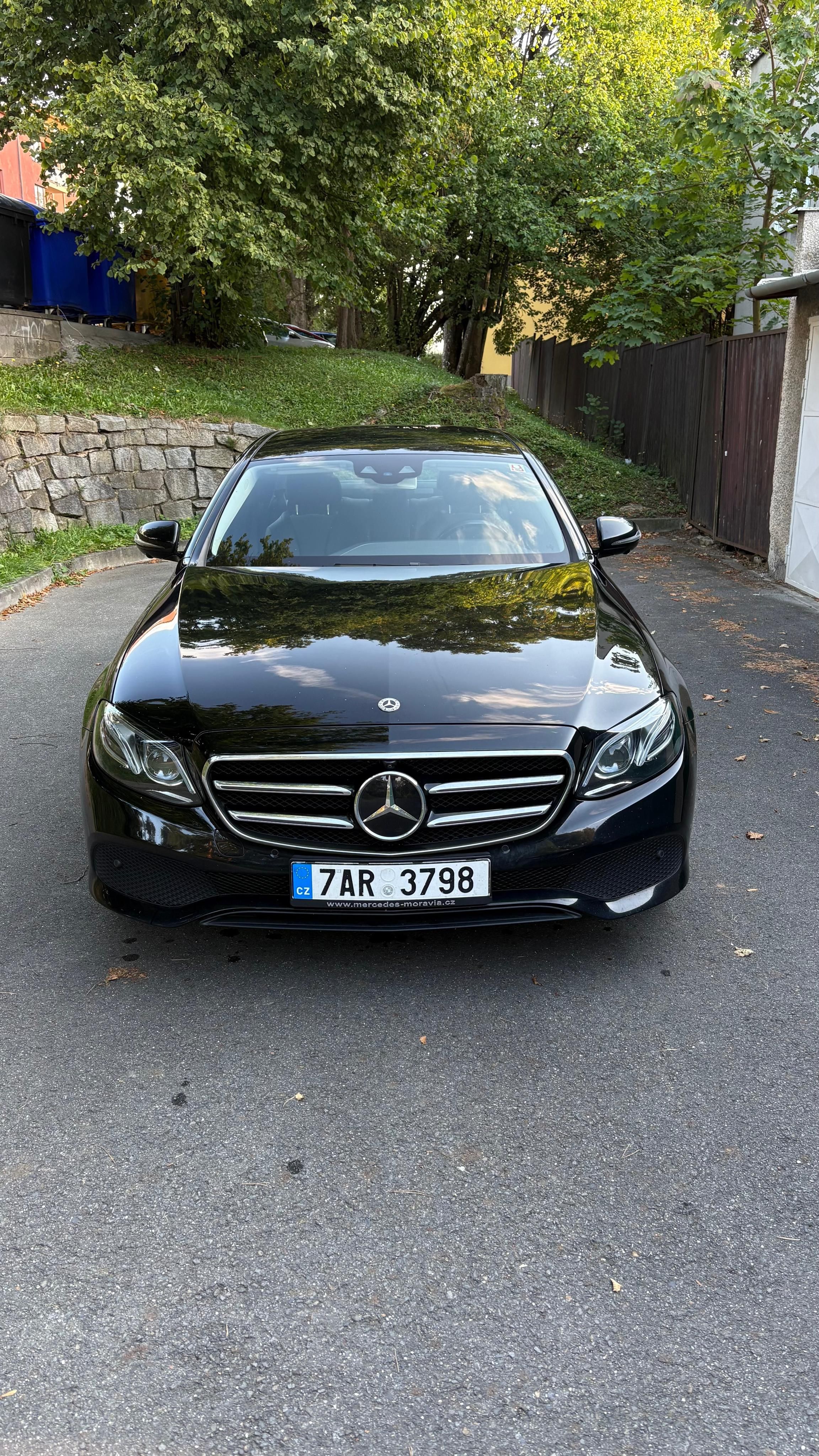 Mercedes-Benz Třídy E, 220 D 4MATIC - fotka 2