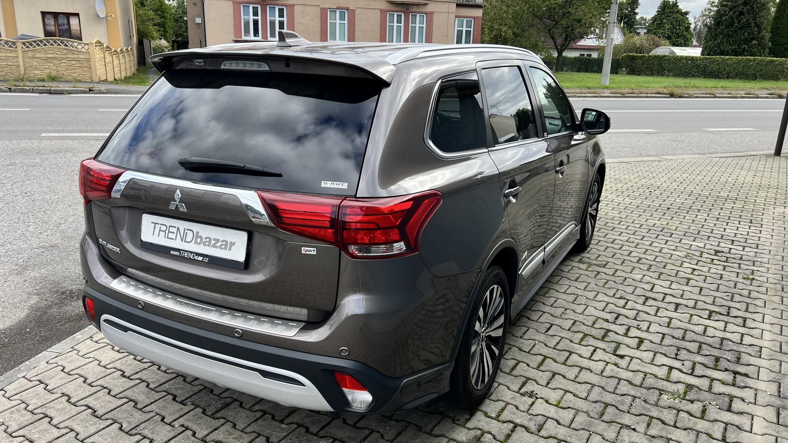 Mitsubishi Outlander, INSTYLE 2,0 MIVEC 4X4 A/T - fotka 3
