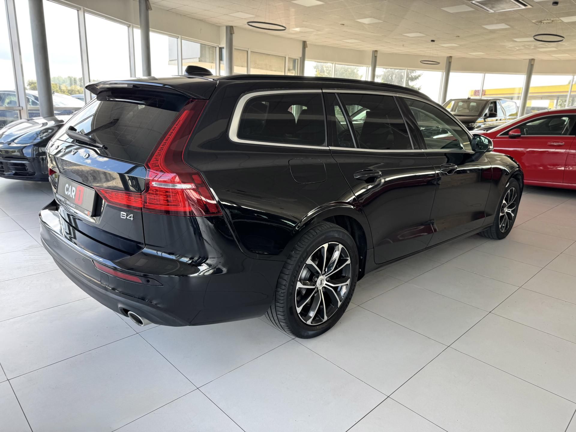 Volvo V60, B4 AUT*145kW*KeyLess*Tažné - fotka 5