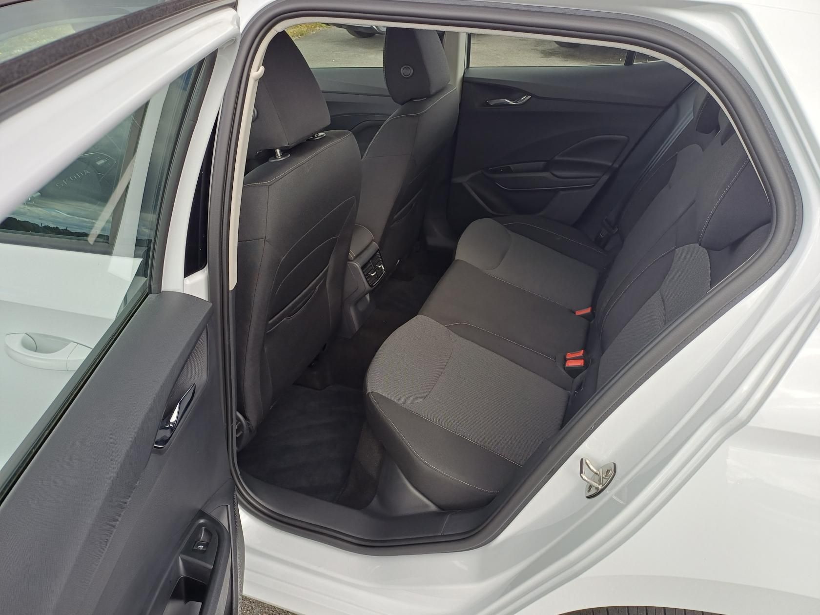 Škoda Fabia, 1.0Tsi 85Kw Kamera LED Virtual - fotka 6