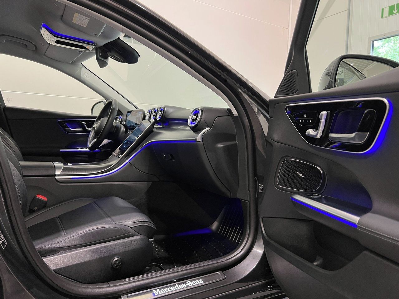 Mercedes-Benz Třídy C, 300e Avantgarde Premium DIGI.L - fotka 5
