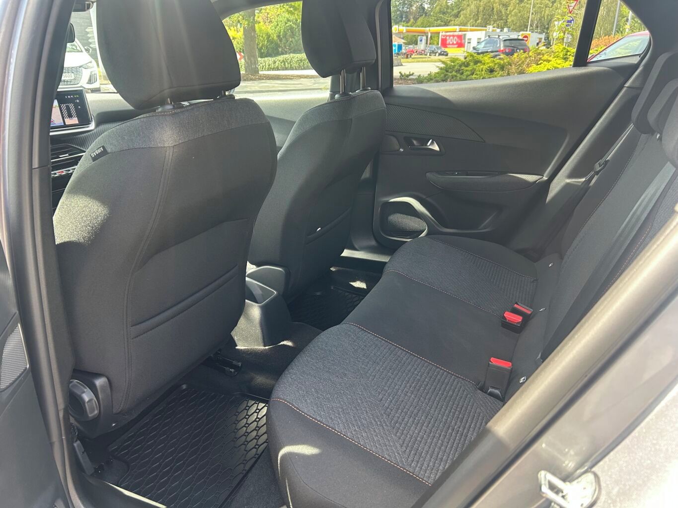 Peugeot 2008, BUSINESS Hybrid 110 e-DCS6 - fotka 6
