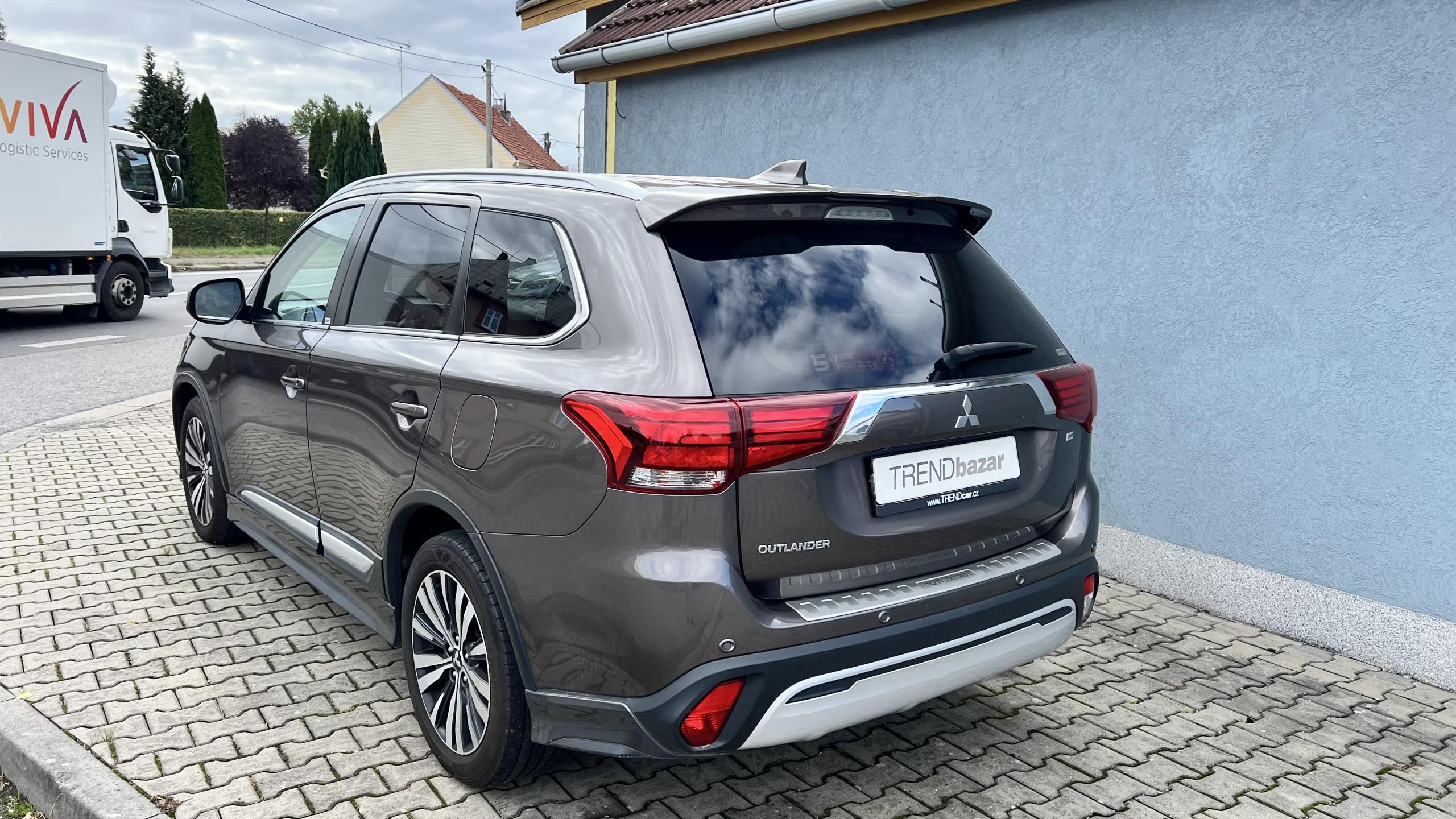 Mitsubishi Outlander, INSTYLE 2,0 MIVEC 4X4 A/T - fotka 5